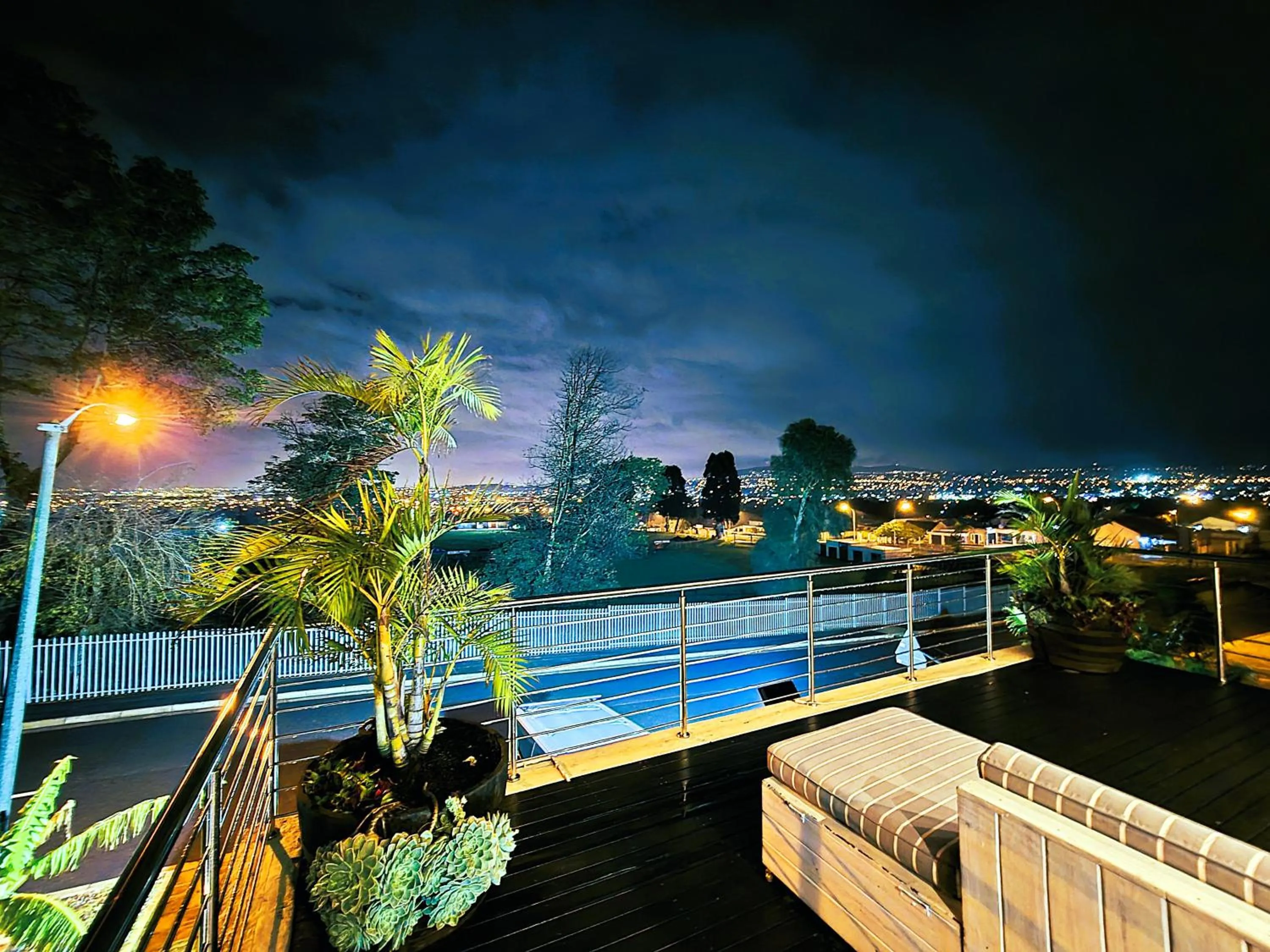 Night in Walters Lane Luxury Accommodation main house - No loadshedding