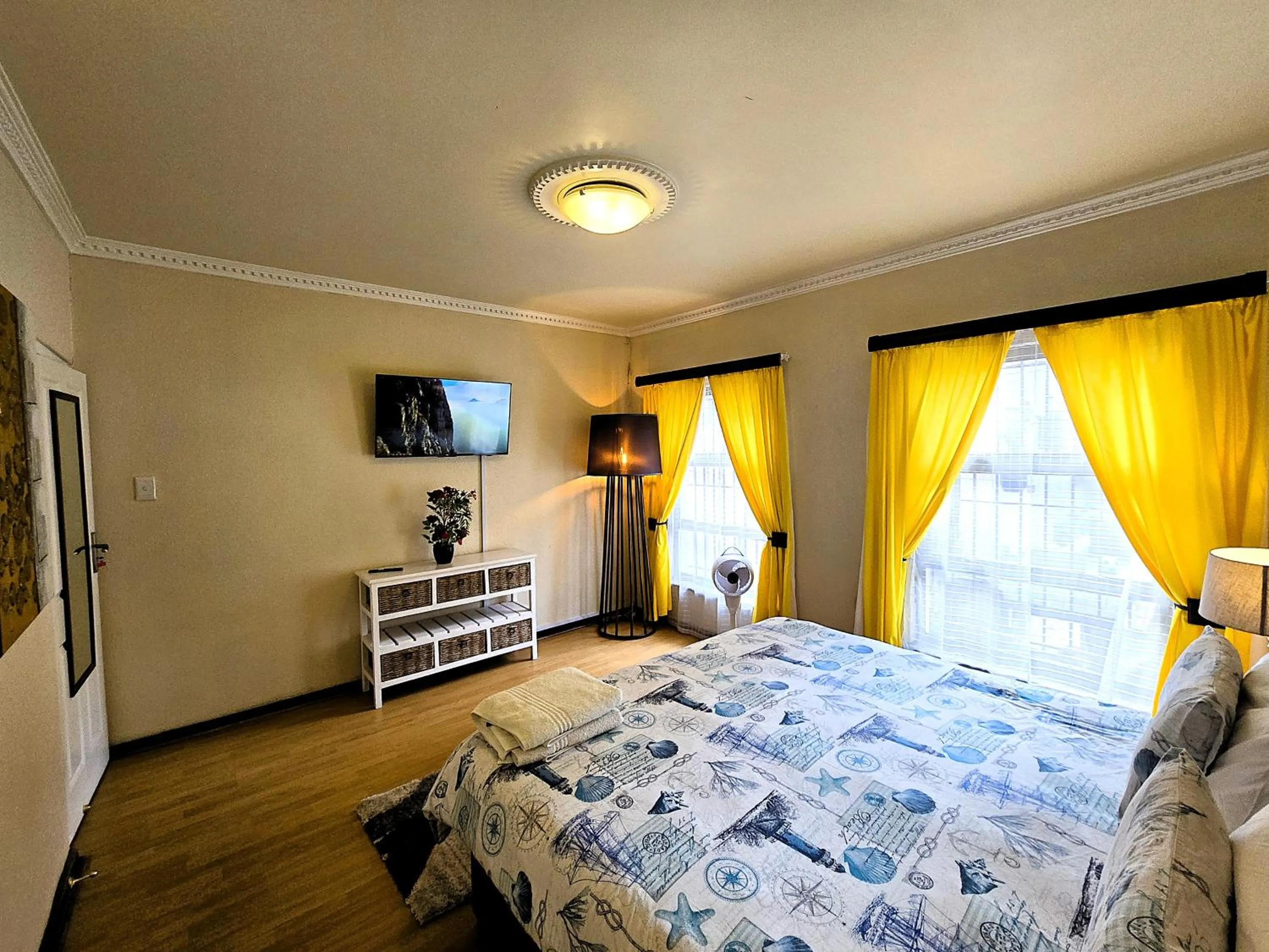 TV and multimedia, Bed in Walters Lane Luxury Accommodation main house - No loadshedding