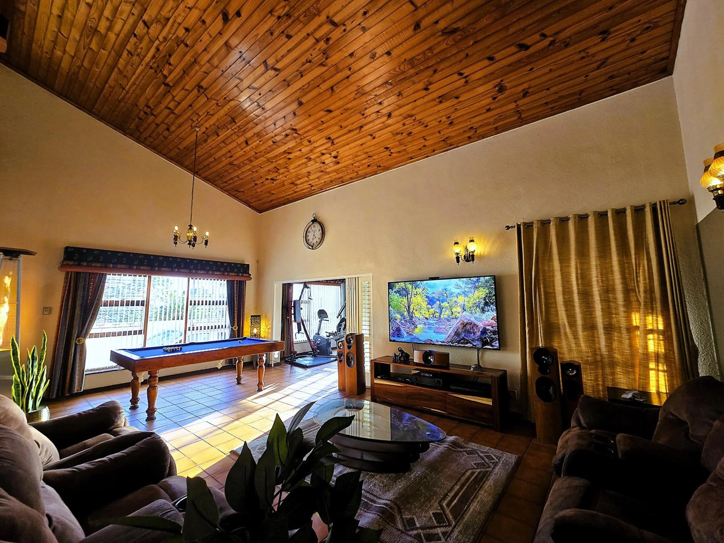 TV and multimedia in Walters Lane Luxury Accommodation main house - No loadshedding