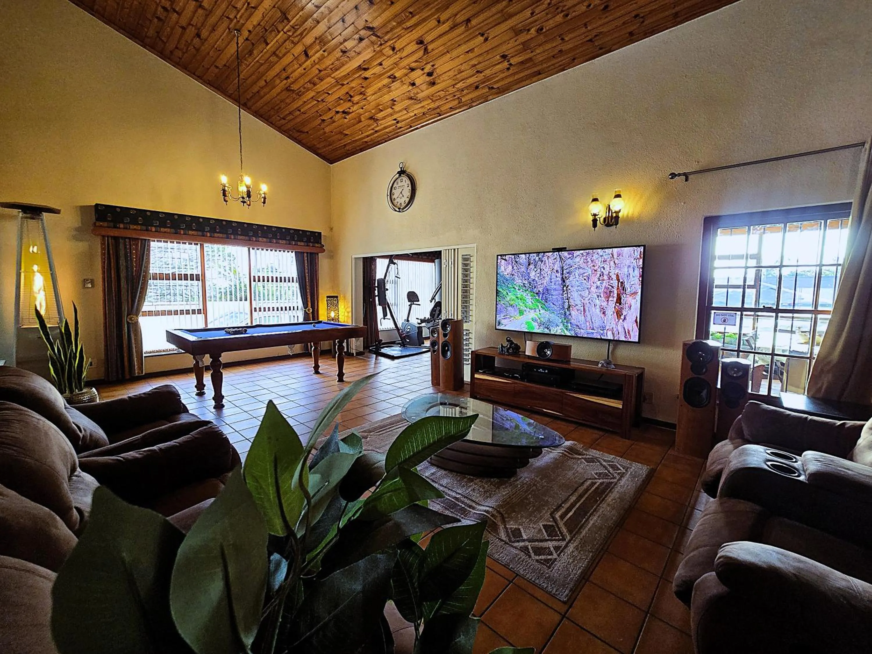 TV and multimedia in Walters Lane Luxury Accommodation main house - No loadshedding