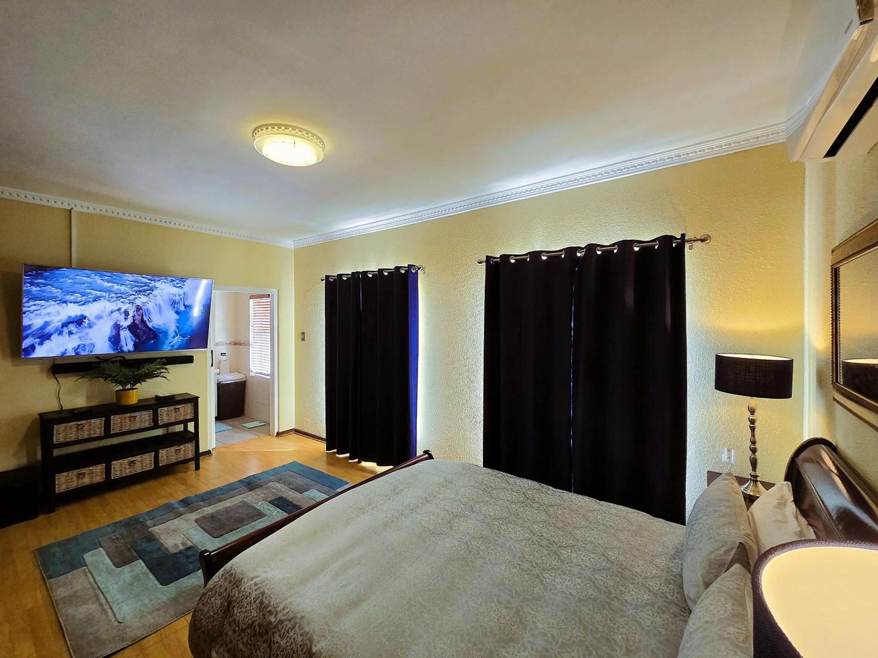 Bedroom, Bed in Walters Lane Luxury Accommodation main house - No loadshedding