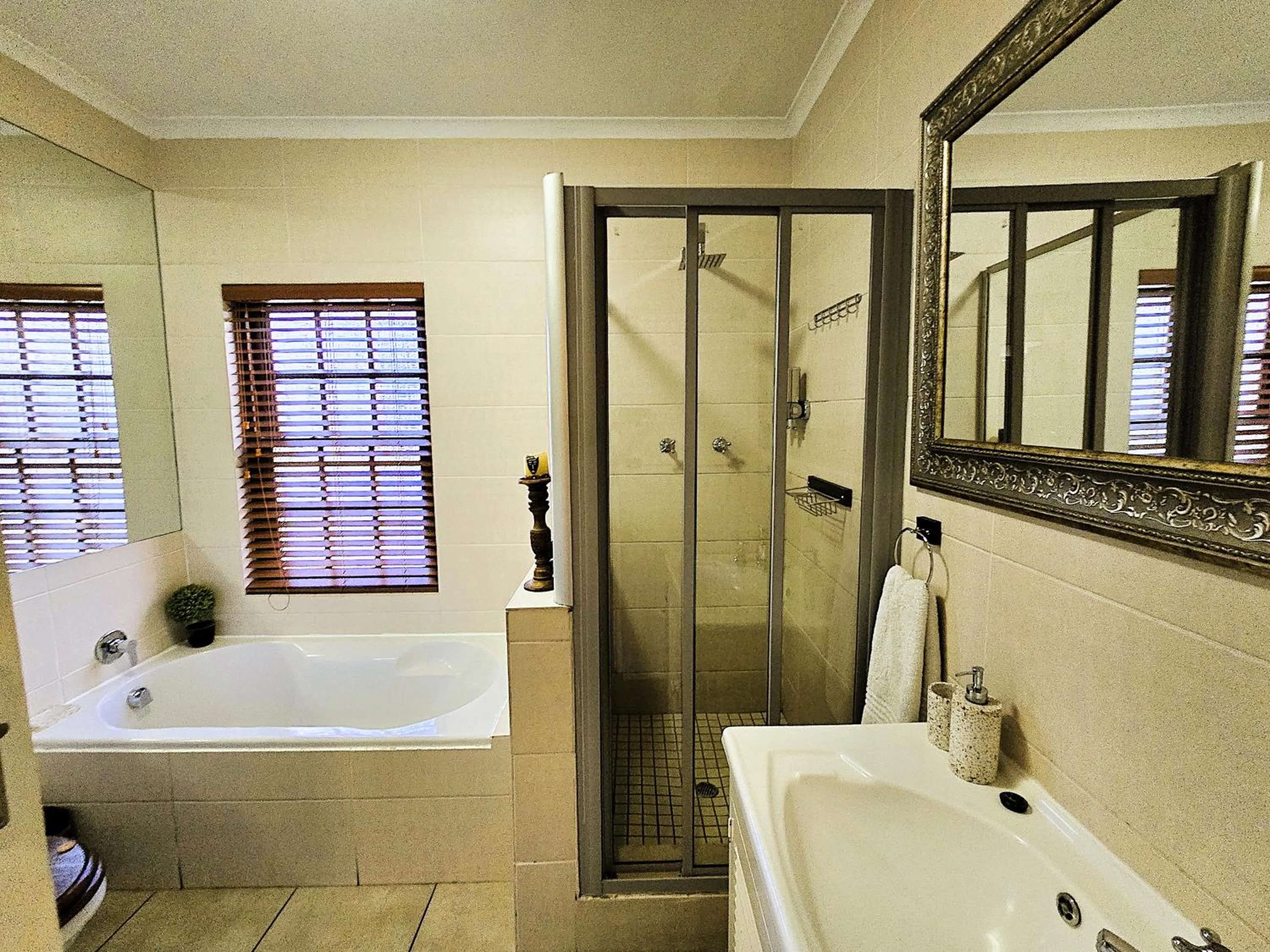 Shower in Walters Lane Luxury Accommodation main house - No loadshedding