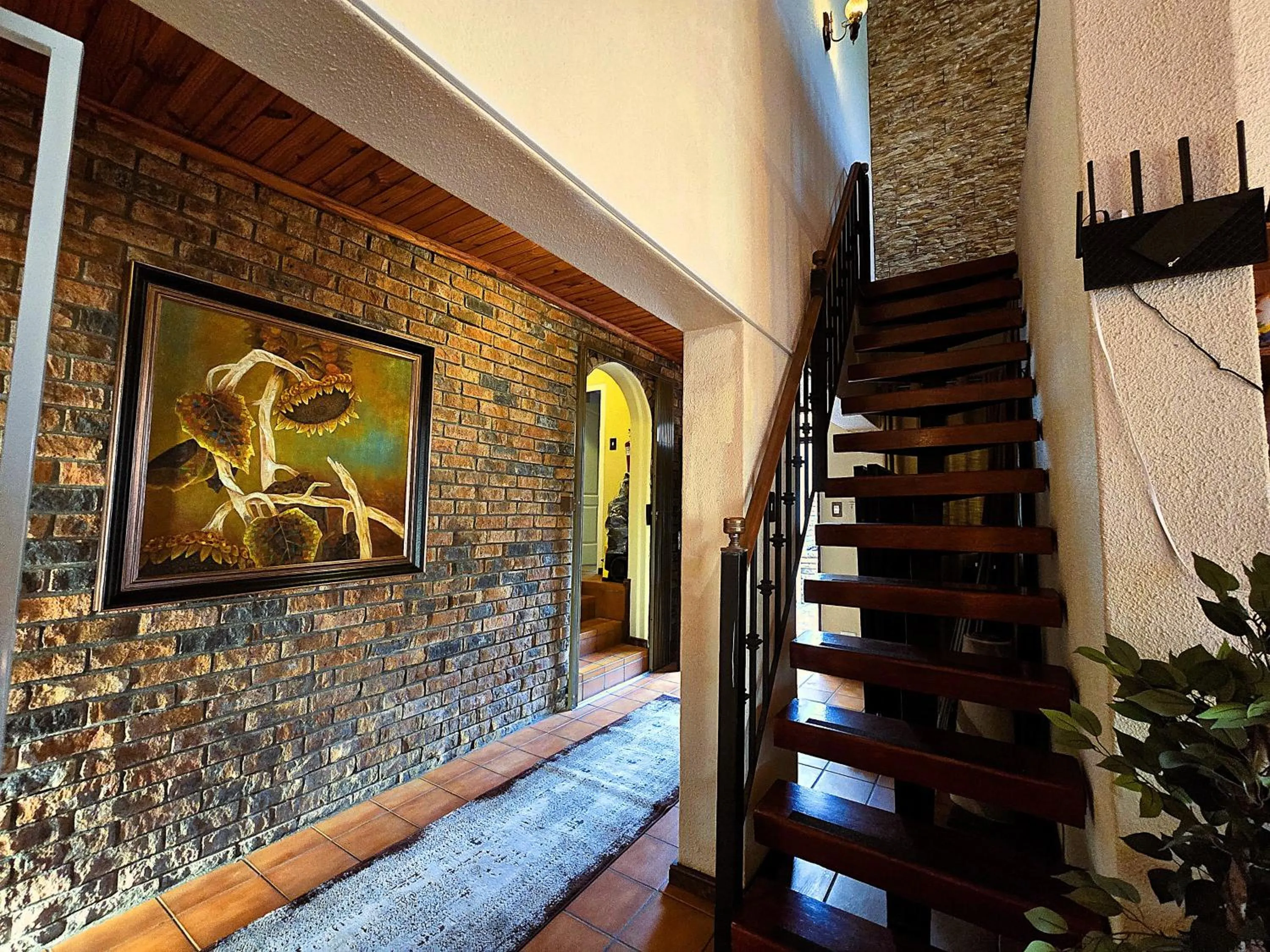 Decorative detail in Walters Lane Luxury Accommodation main house - No loadshedding