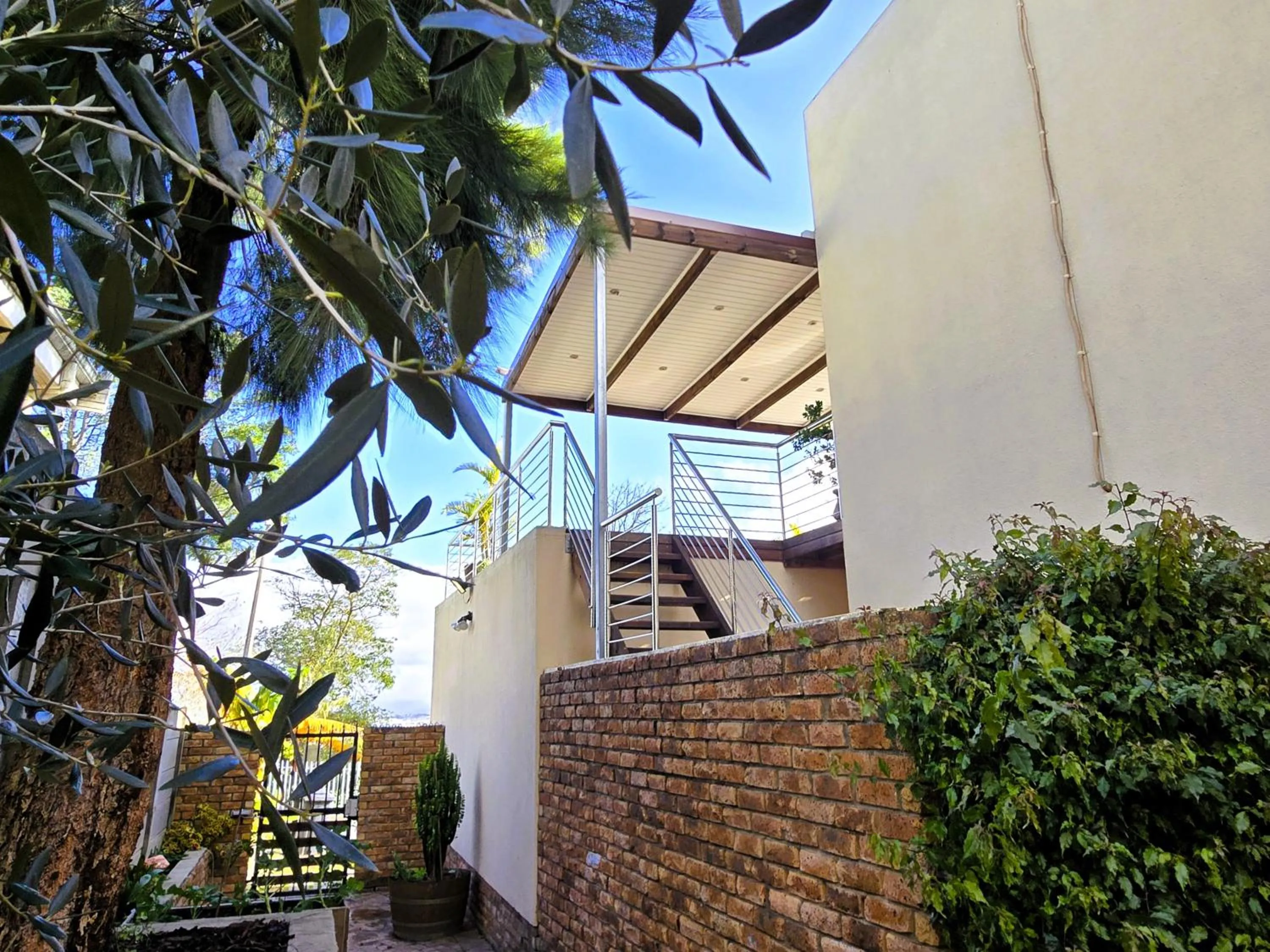 Garden in Walters Lane Luxury Accommodation main house - No loadshedding