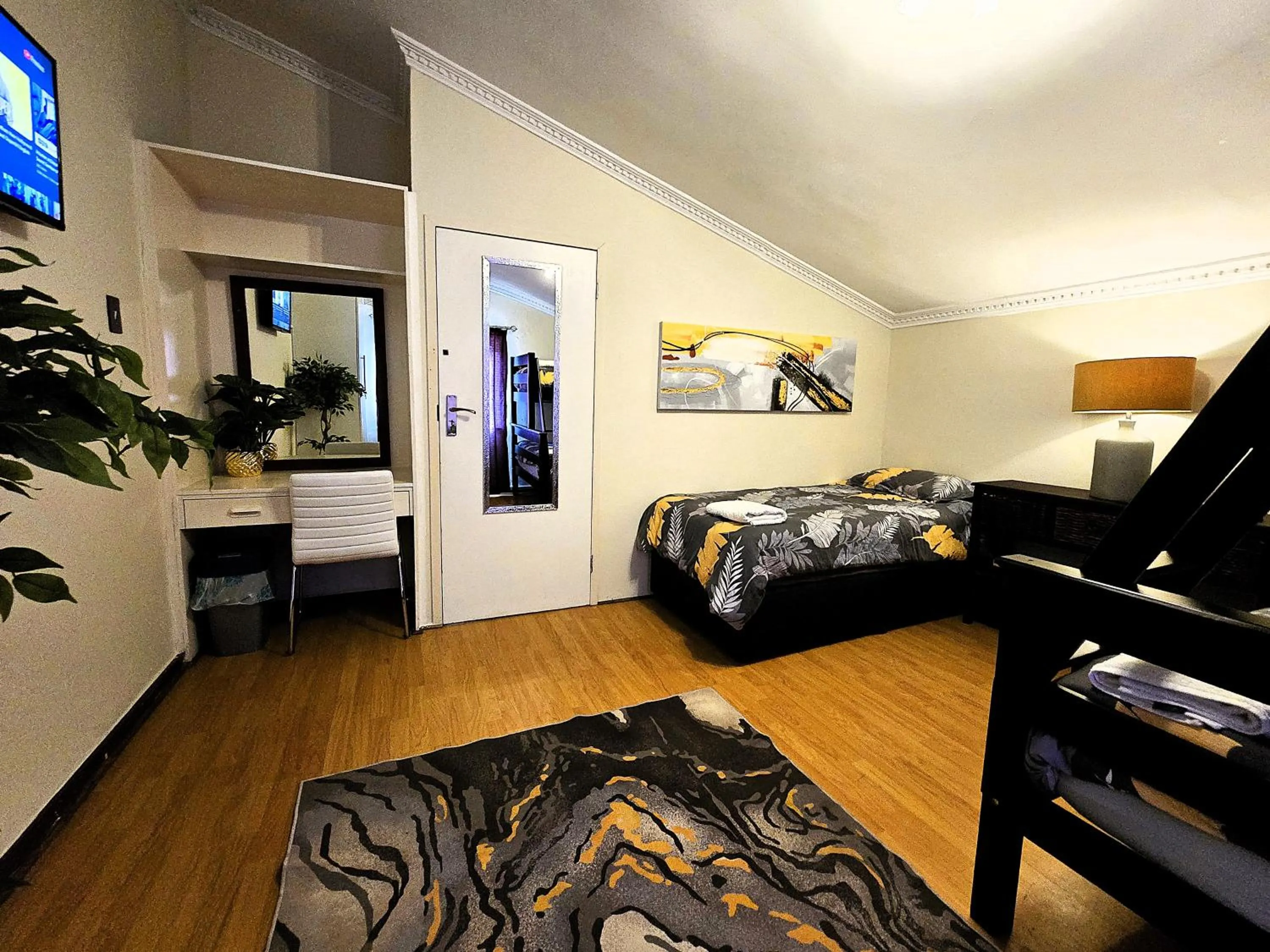 Bed in Walters Lane Luxury Accommodation main house - No loadshedding