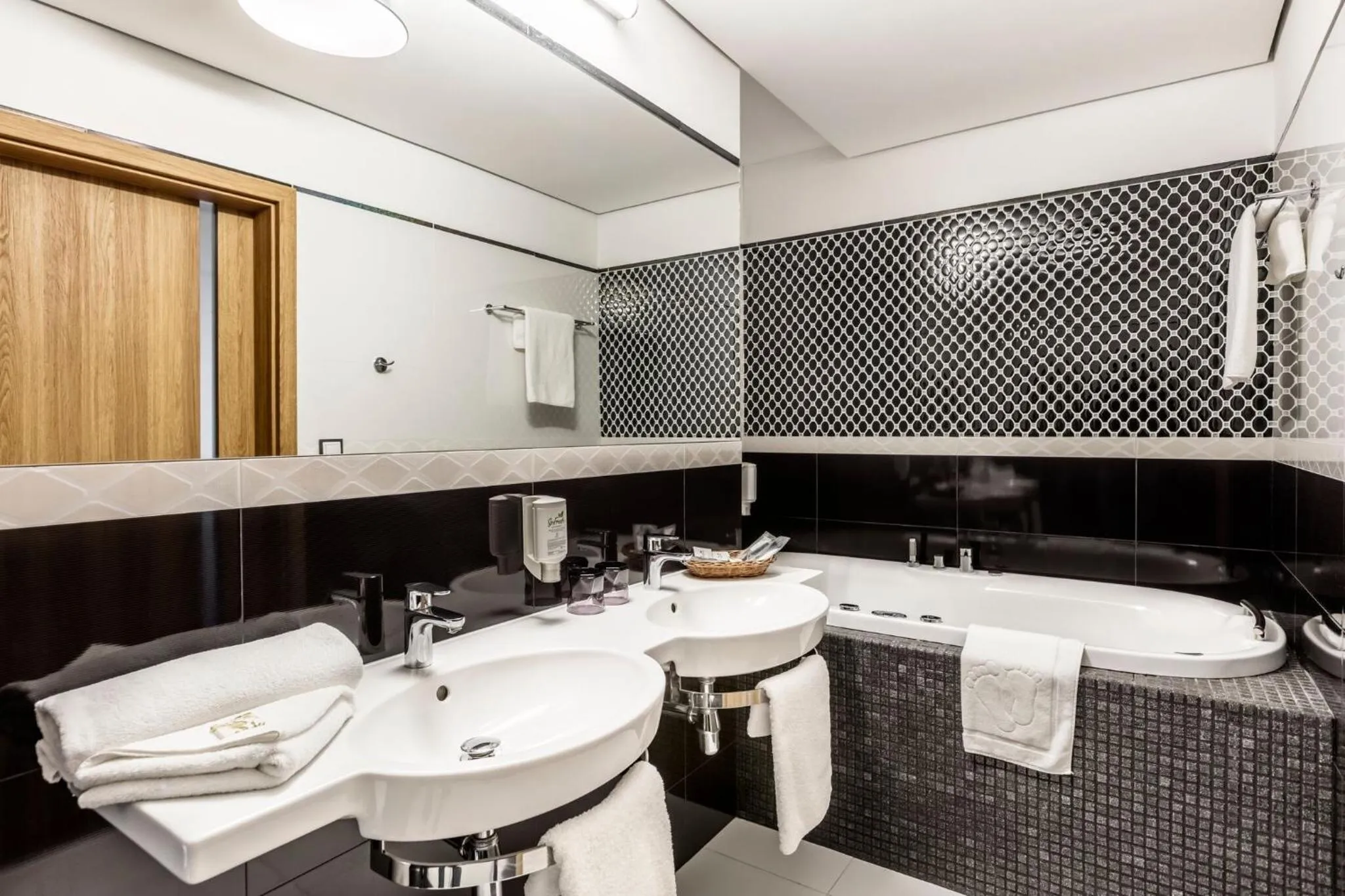 Toilet in Mercure Wiazowna Brant