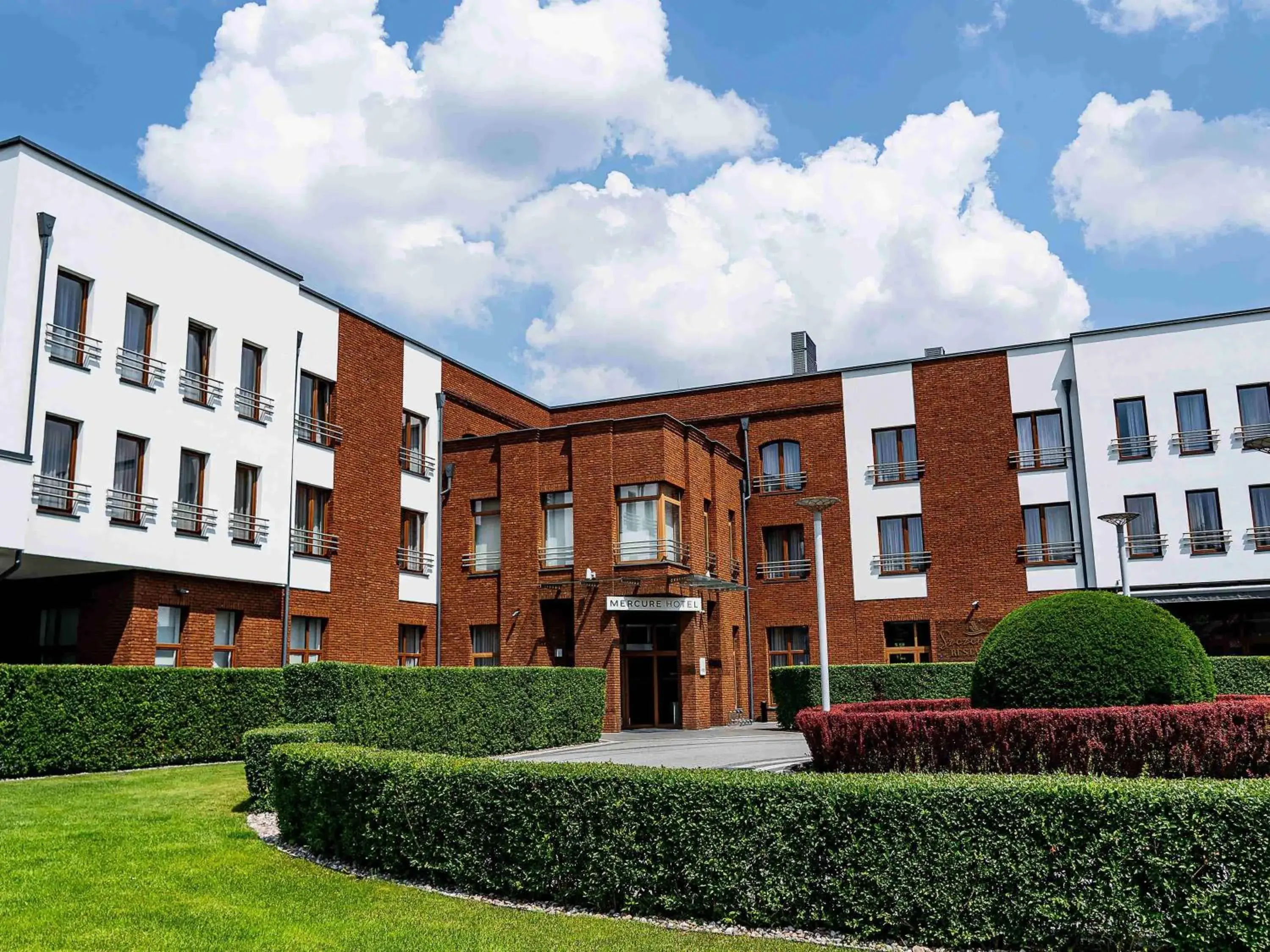 Property building in Mercure Wiazowna Brant Property building in Mercure Wiazowna Brant