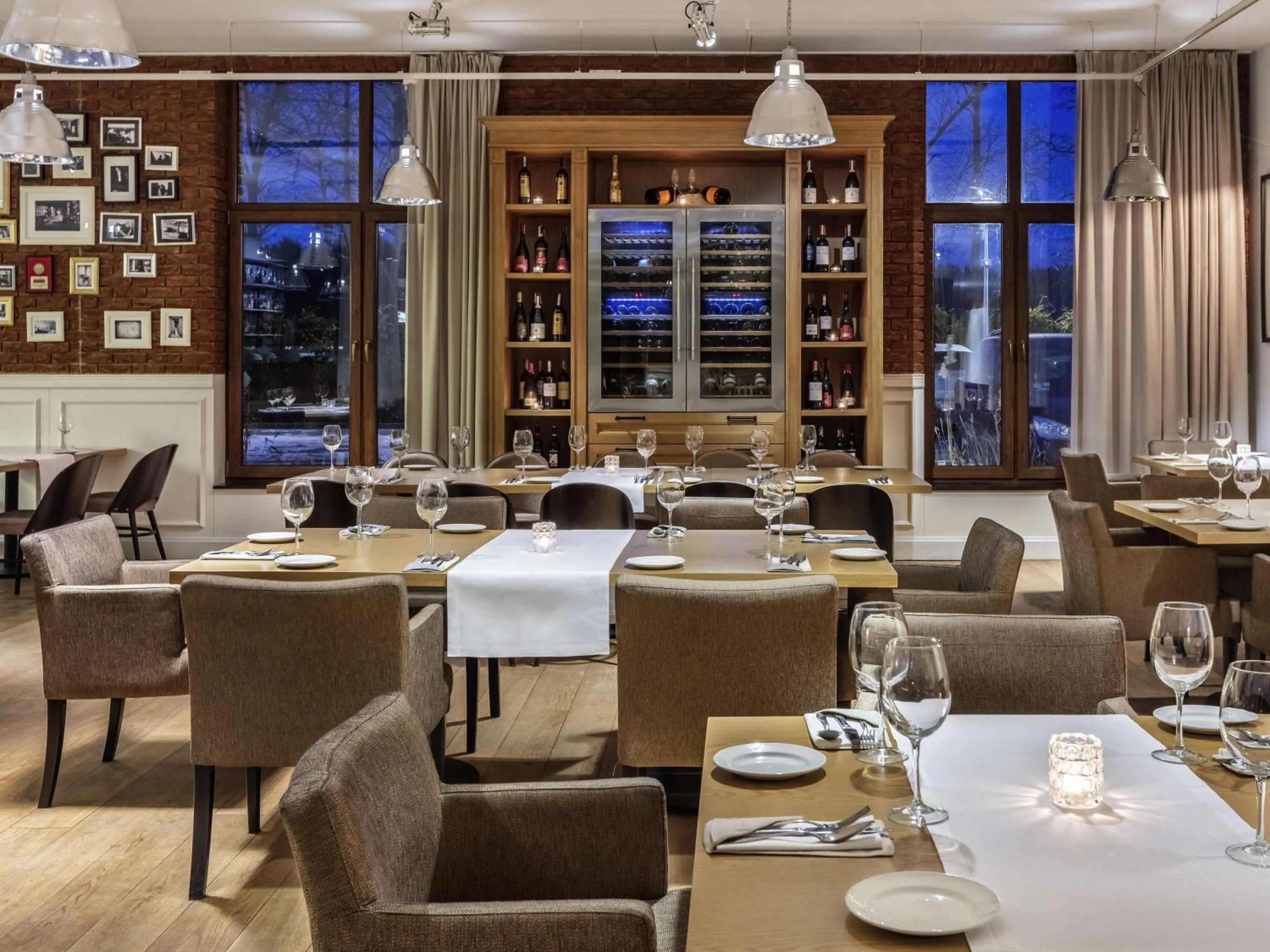 Restaurant/places to eat in Mercure Wiazowna Brant