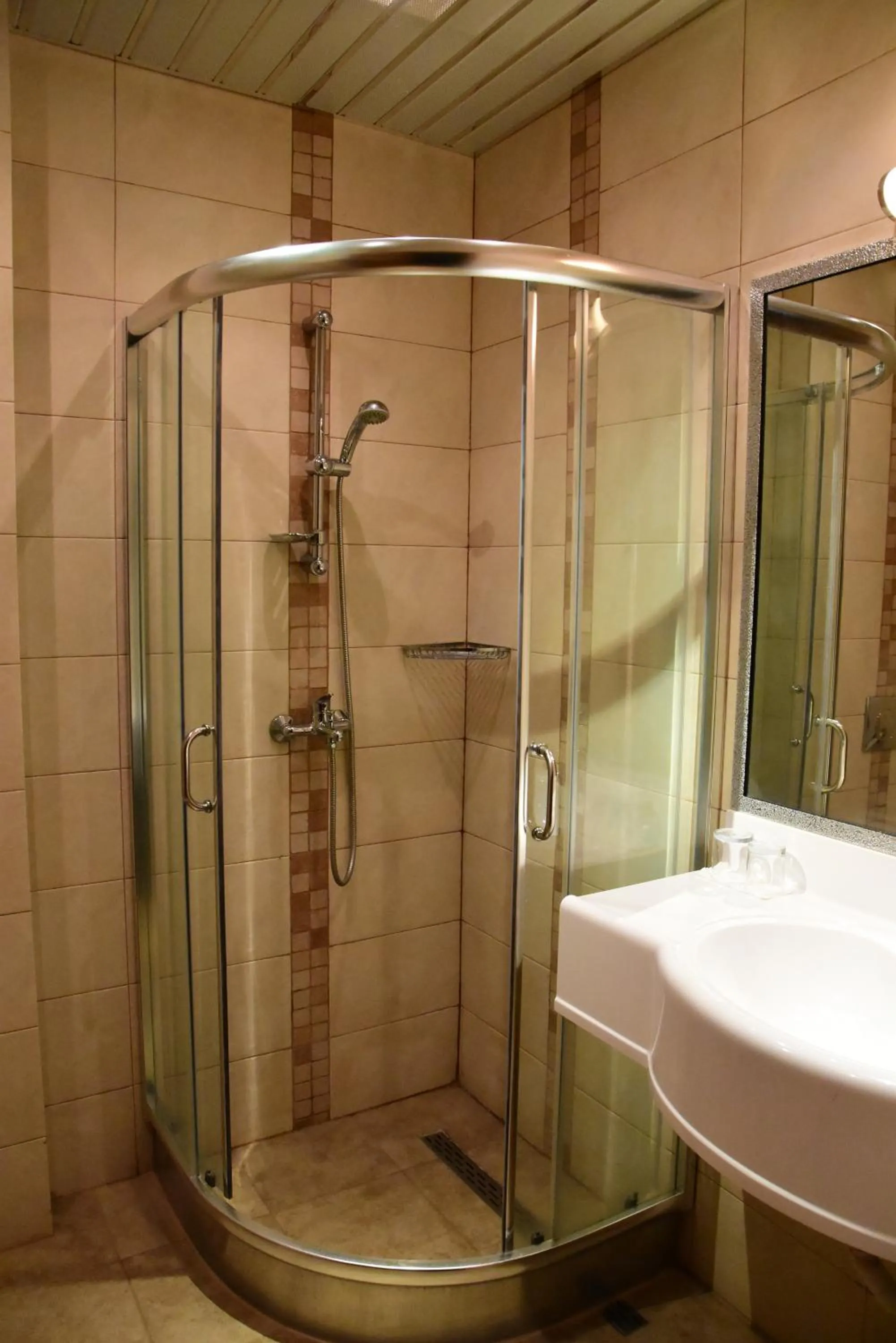 Shower in Complex Praveshki Hanove