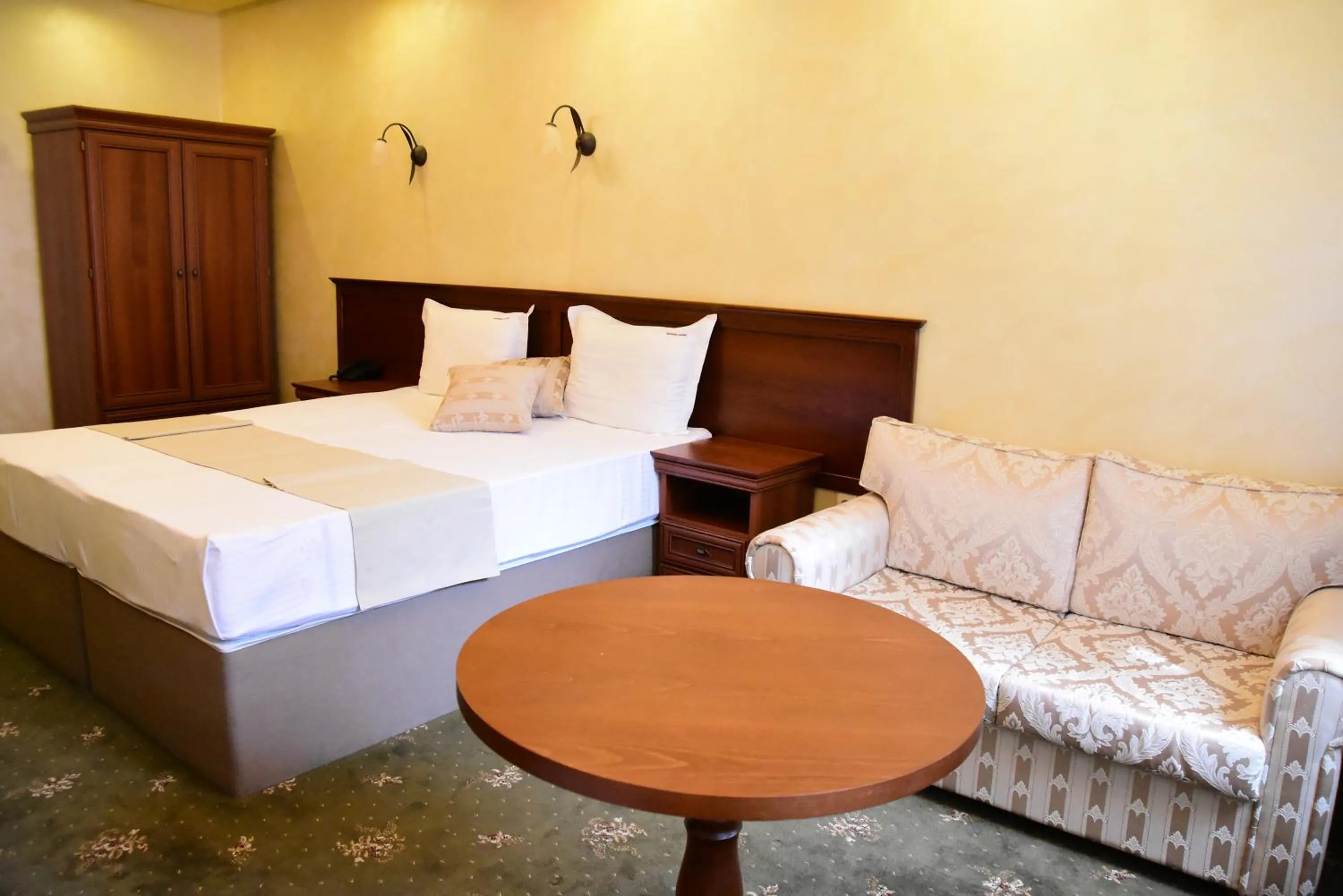 Seating area, Bed in Complex Praveshki Hanove