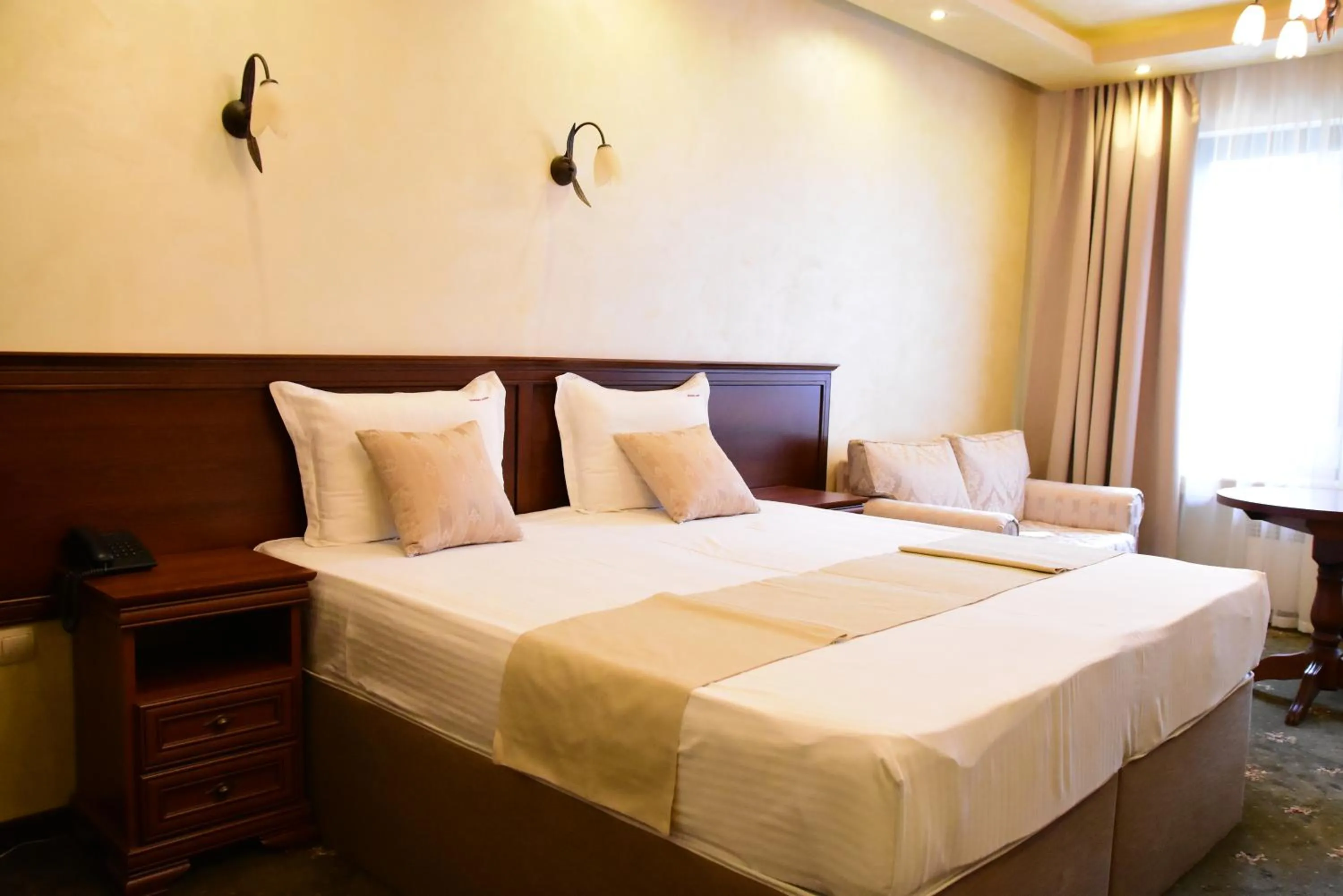 Seating area, Bed in Complex Praveshki Hanove