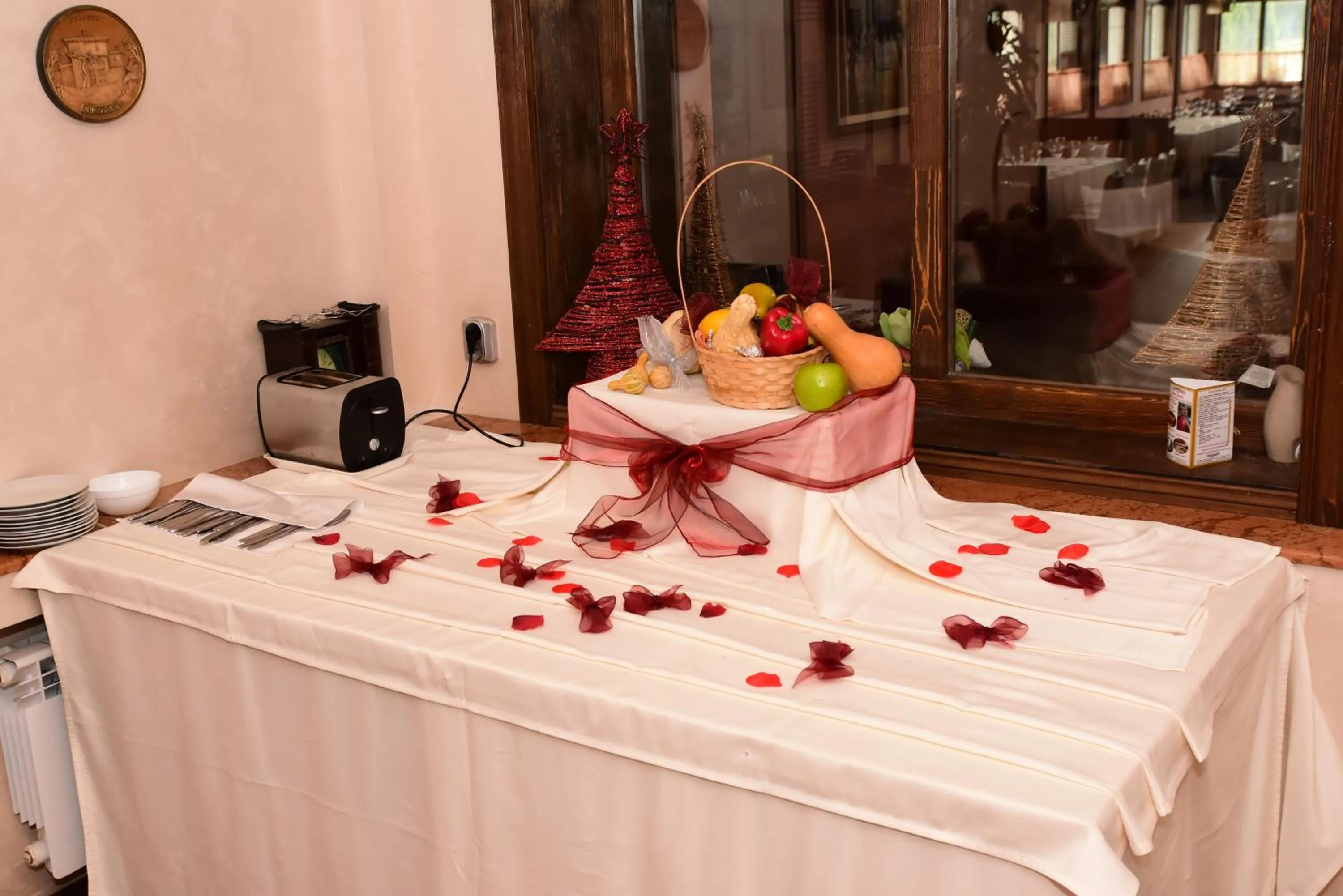 Food and drinks in Complex Praveshki Hanove