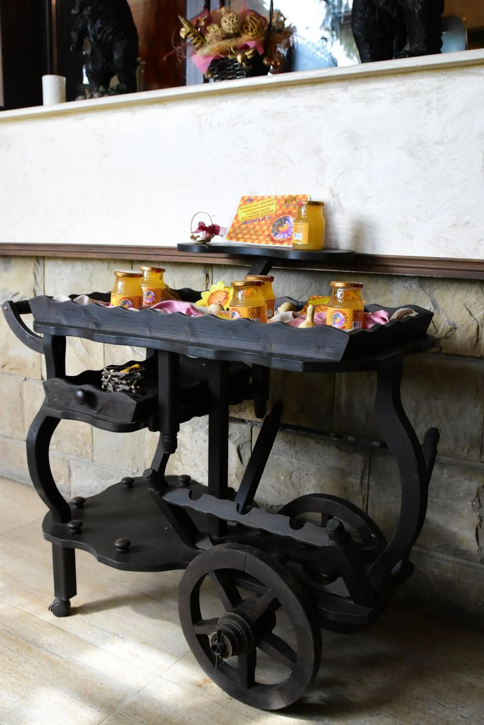 Food and drinks in Complex Praveshki Hanove
