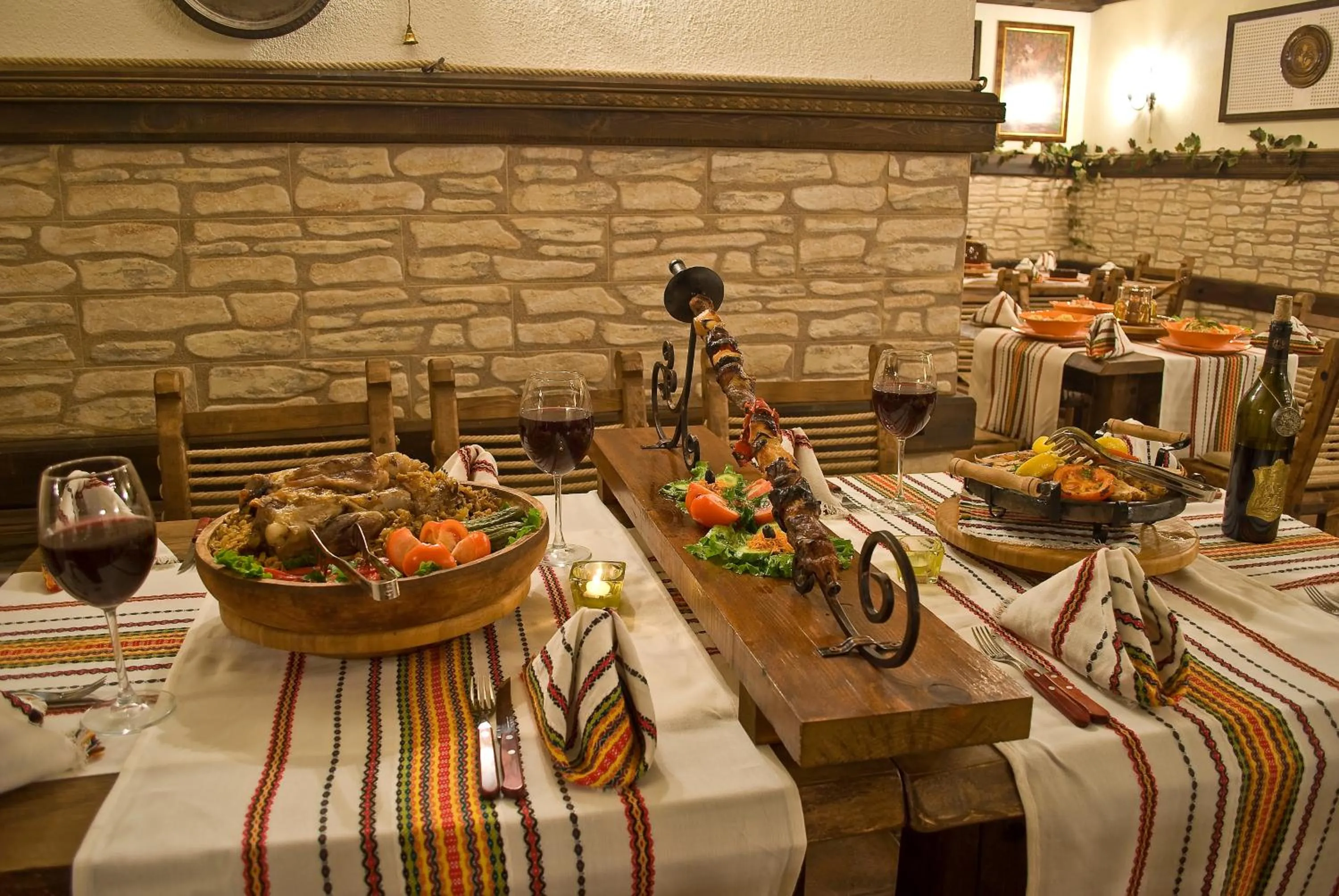 Restaurant/places to eat in Complex Praveshki Hanove