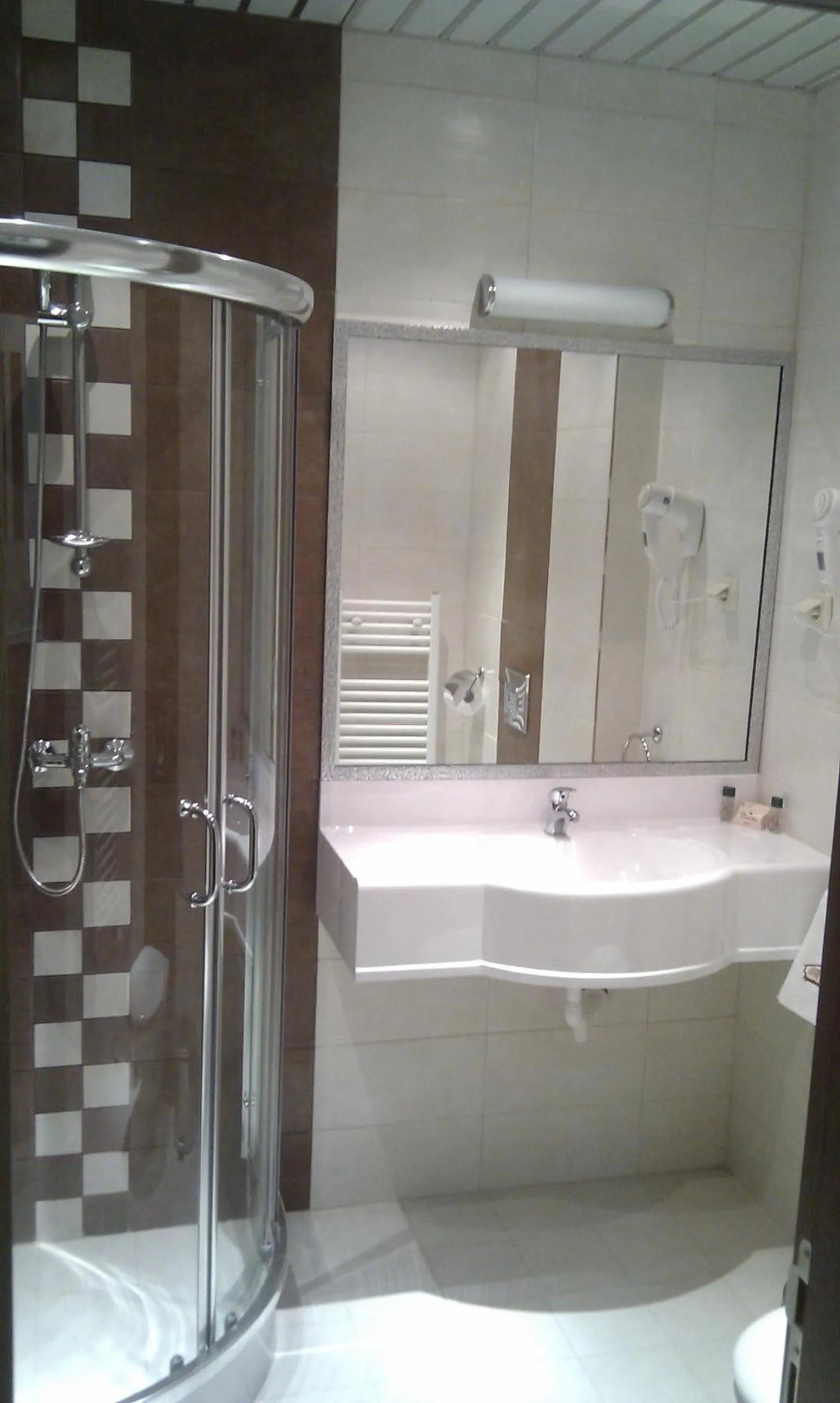 Shower in Complex Praveshki Hanove
