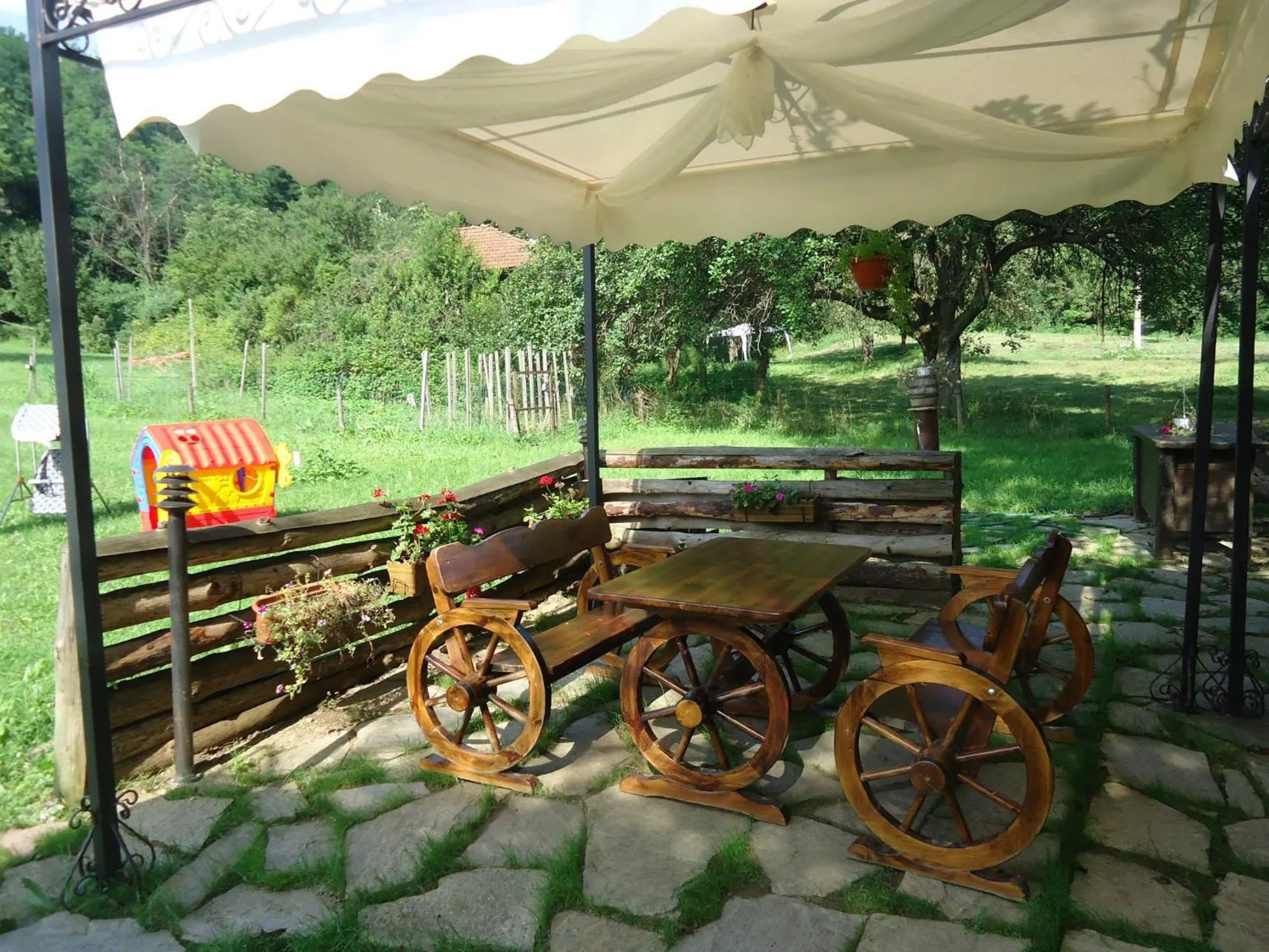 Patio in Complex Praveshki Hanove