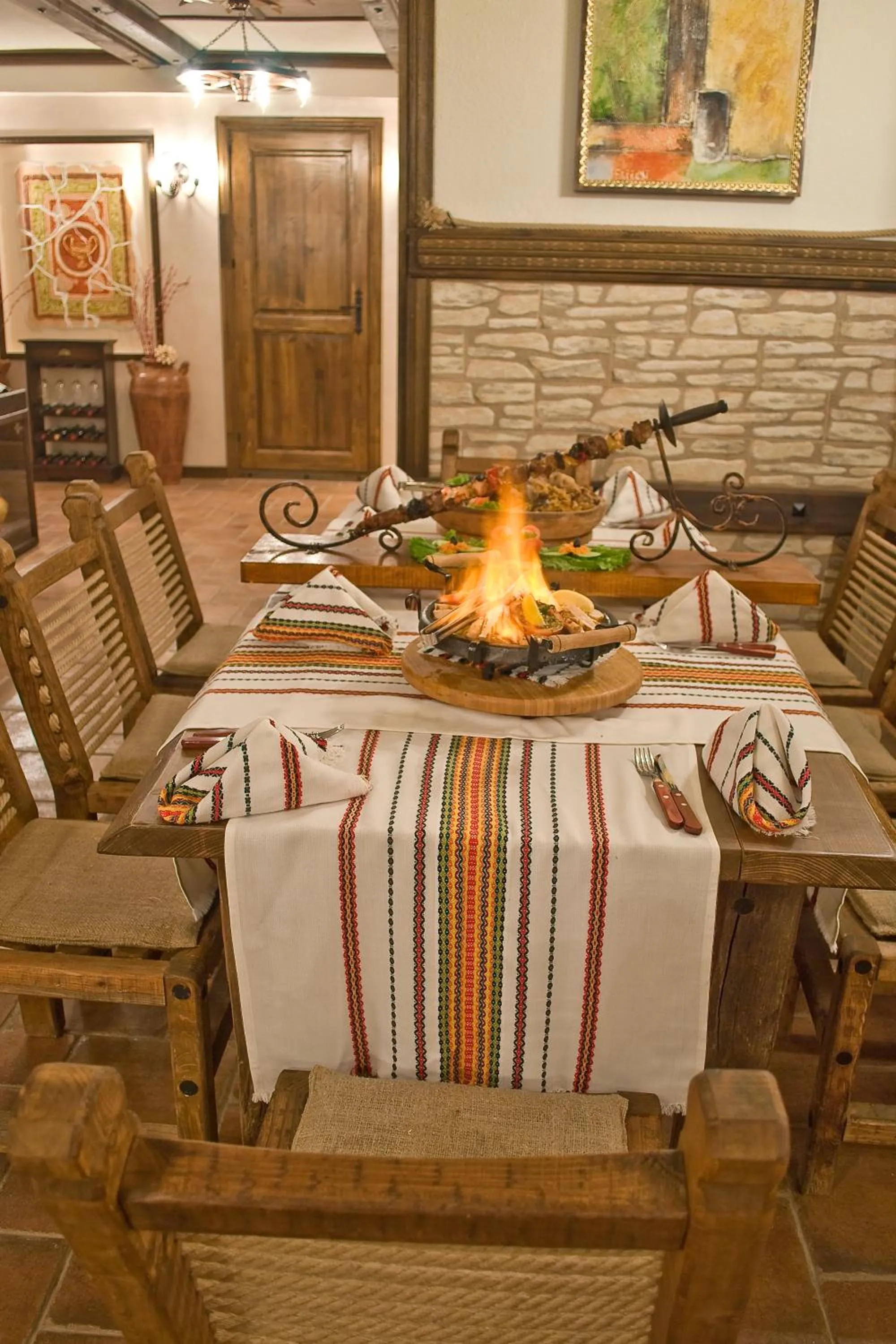 Restaurant/places to eat in Complex Praveshki Hanove