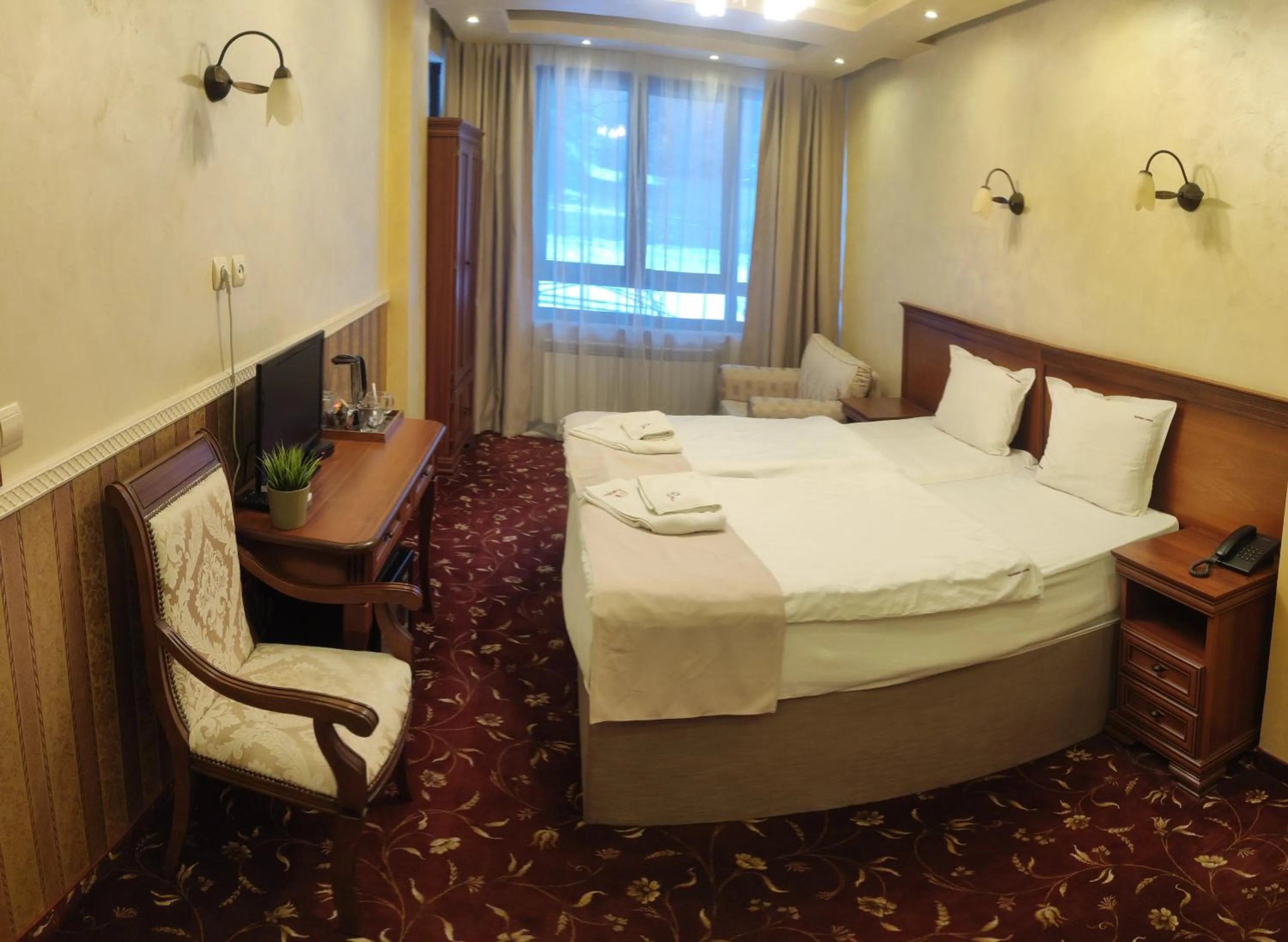 Bed in Complex Praveshki Hanove