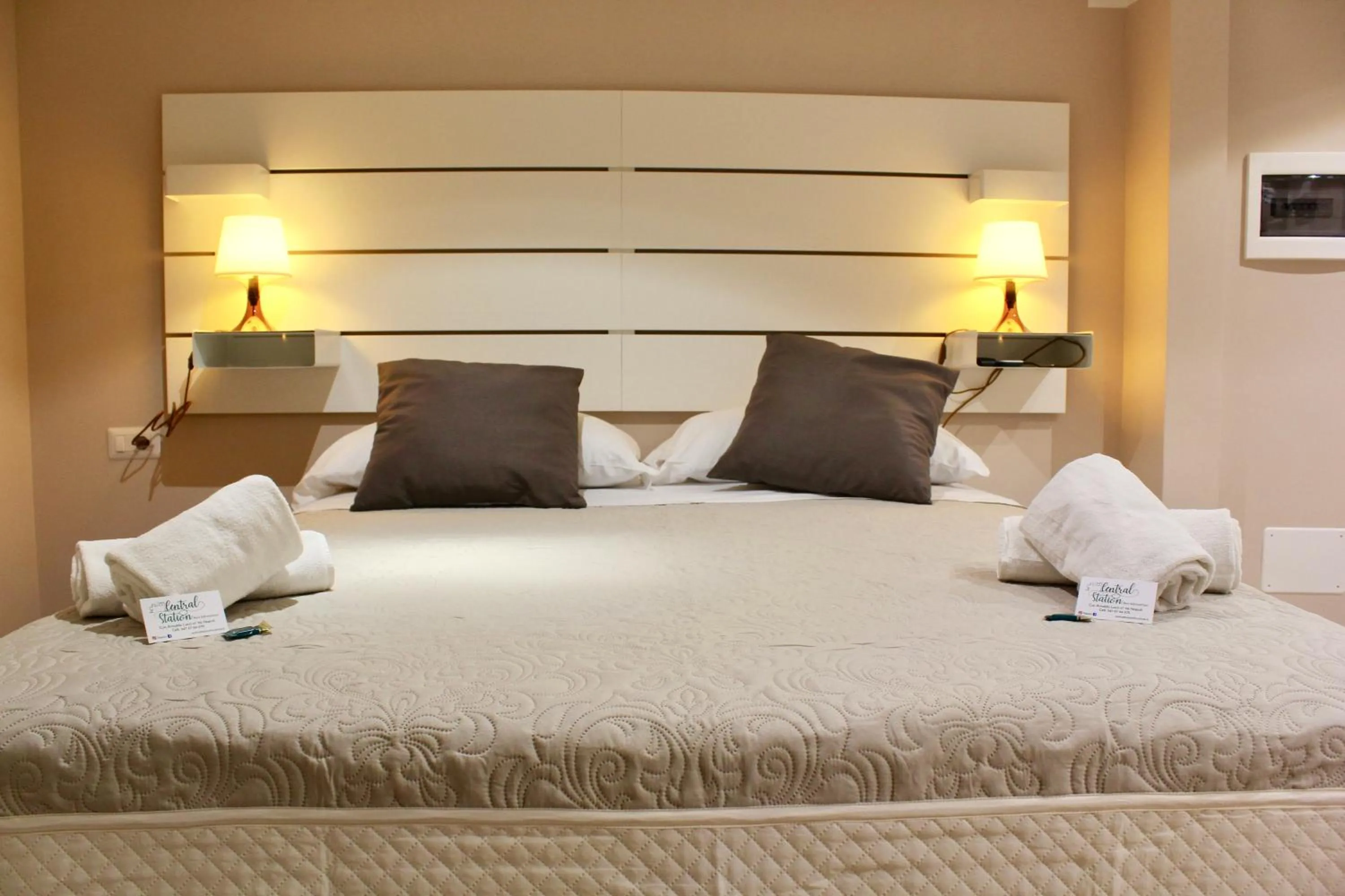 Bedroom, Bed in Central Station Garibaldi