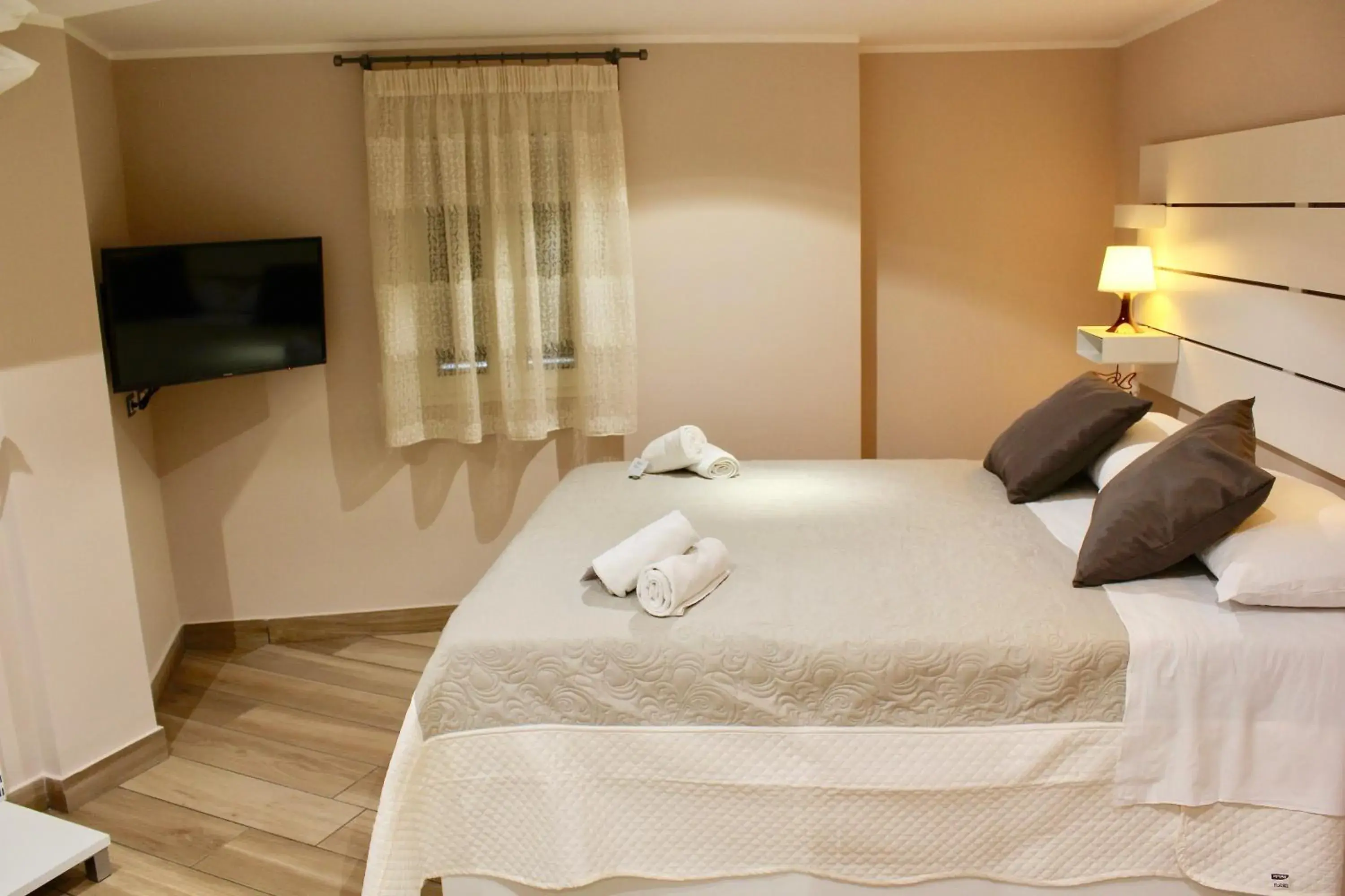 Double Room in Central Station Garibaldi Double Room in Central Station Garibaldi