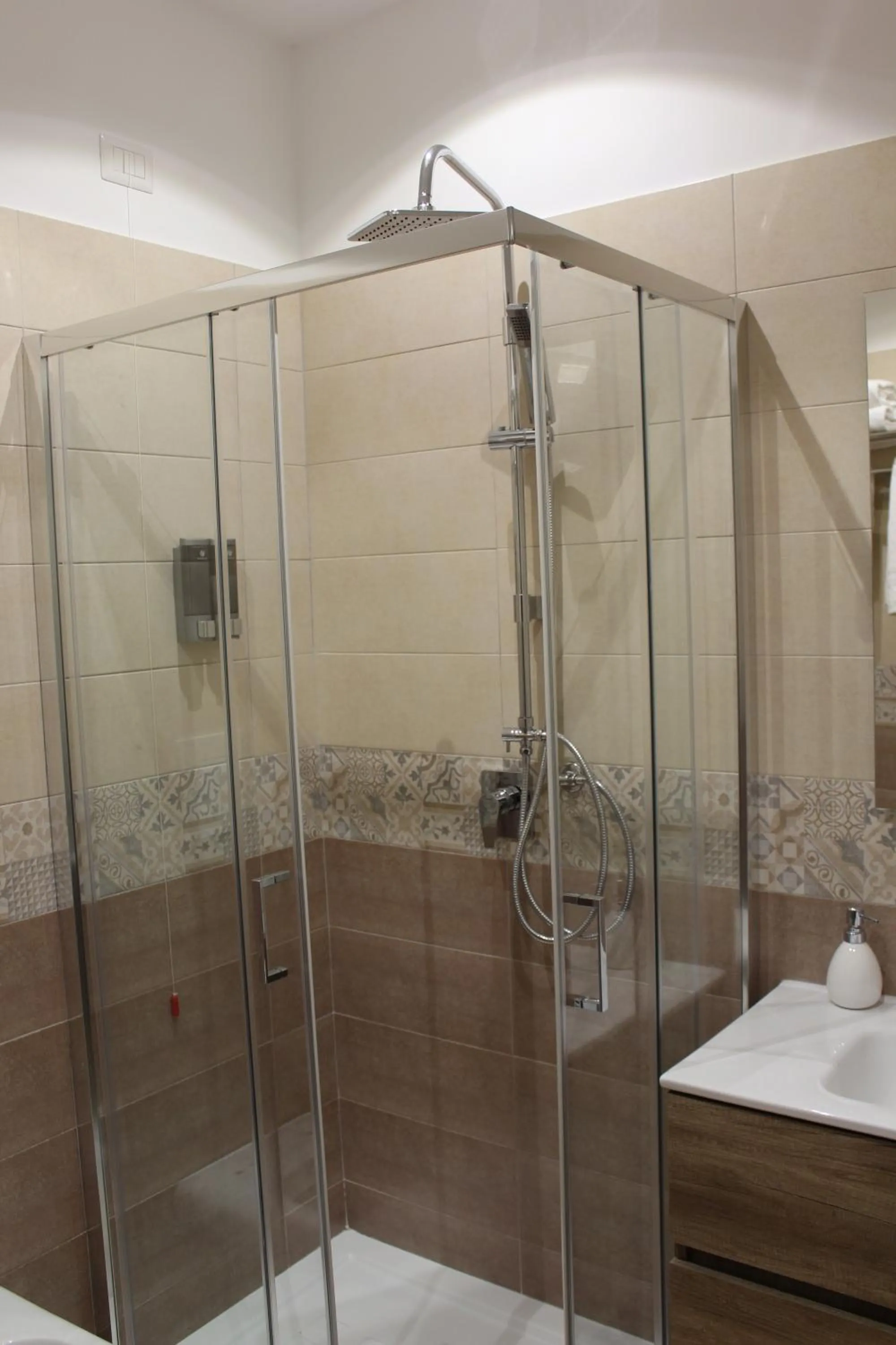 Shower in Central Station Garibaldi