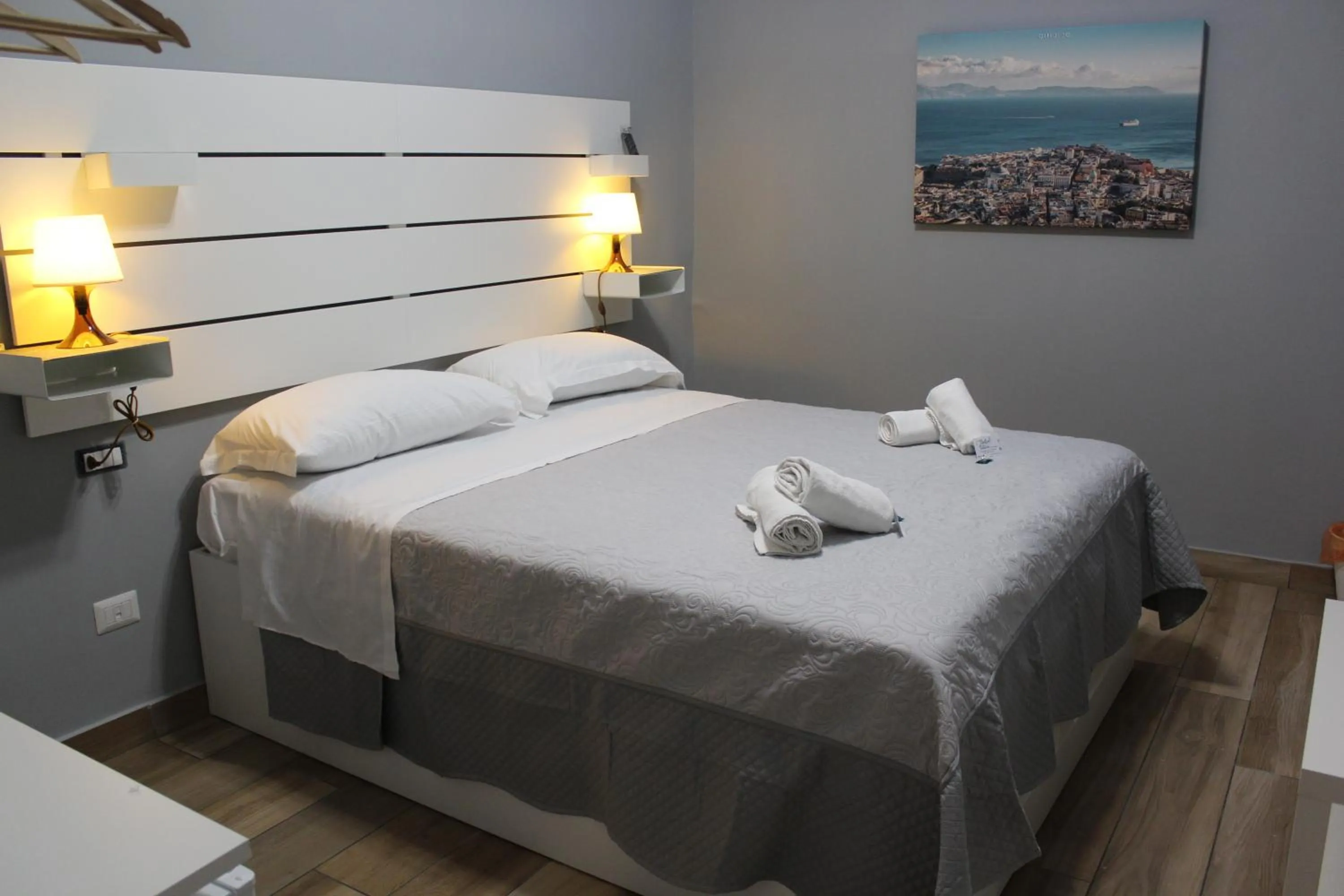 Photo of the whole room, Bed in Central Station Garibaldi