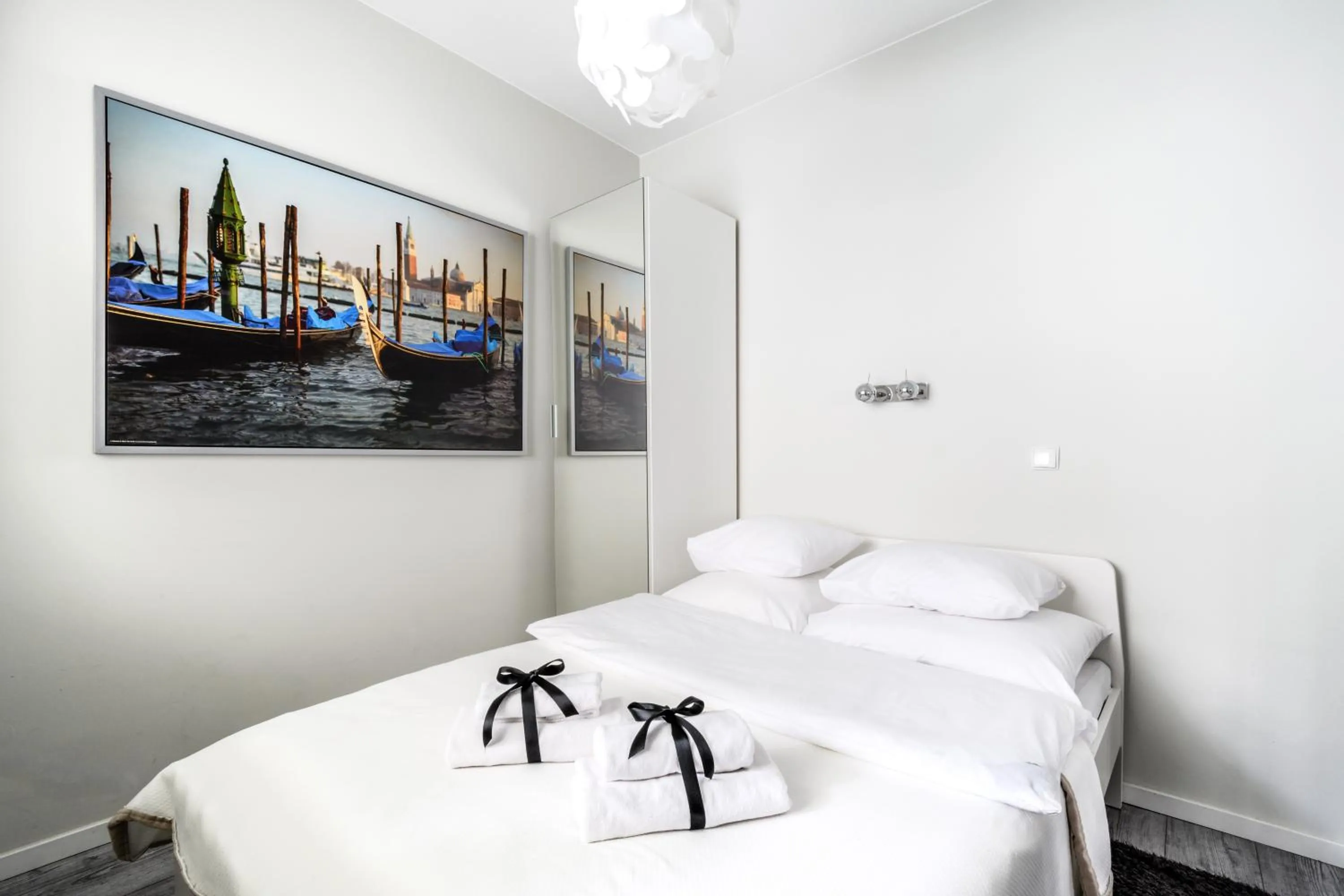 Bedroom, Bed in Warsaw Night Apartments Giełdowa