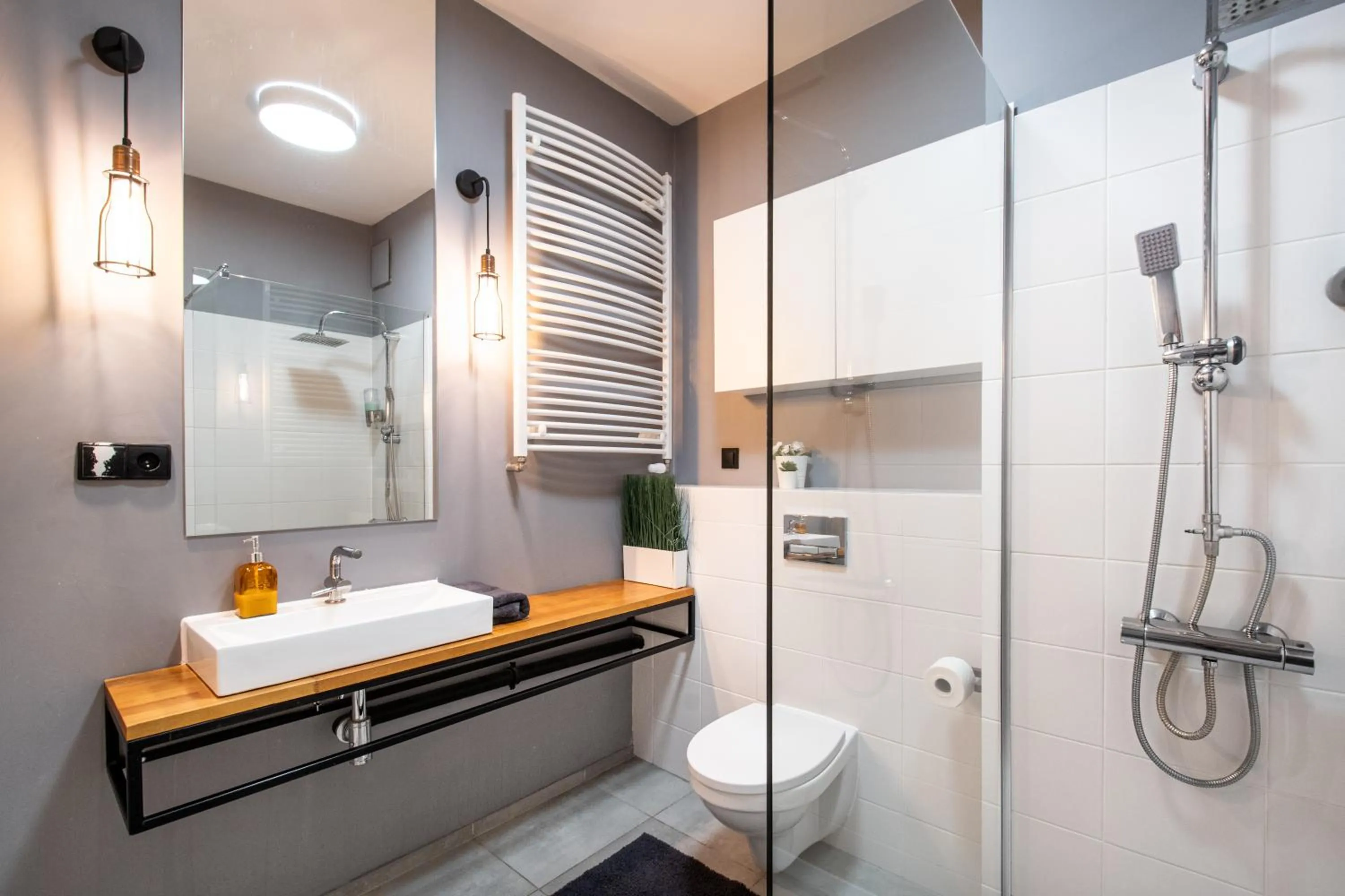 Bathroom in Warsaw Night Apartments Giełdowa