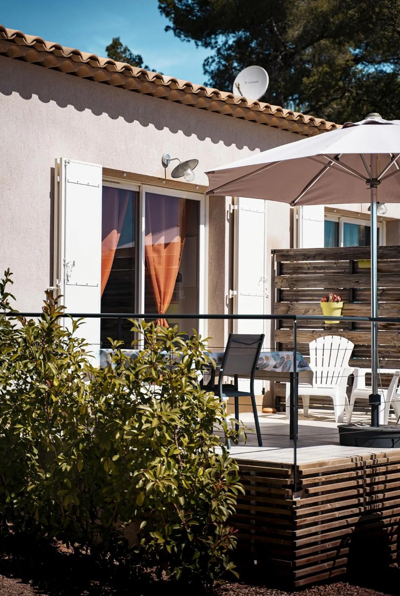 Patio in Sous Les Pins gîtes et chambres d'hôtes