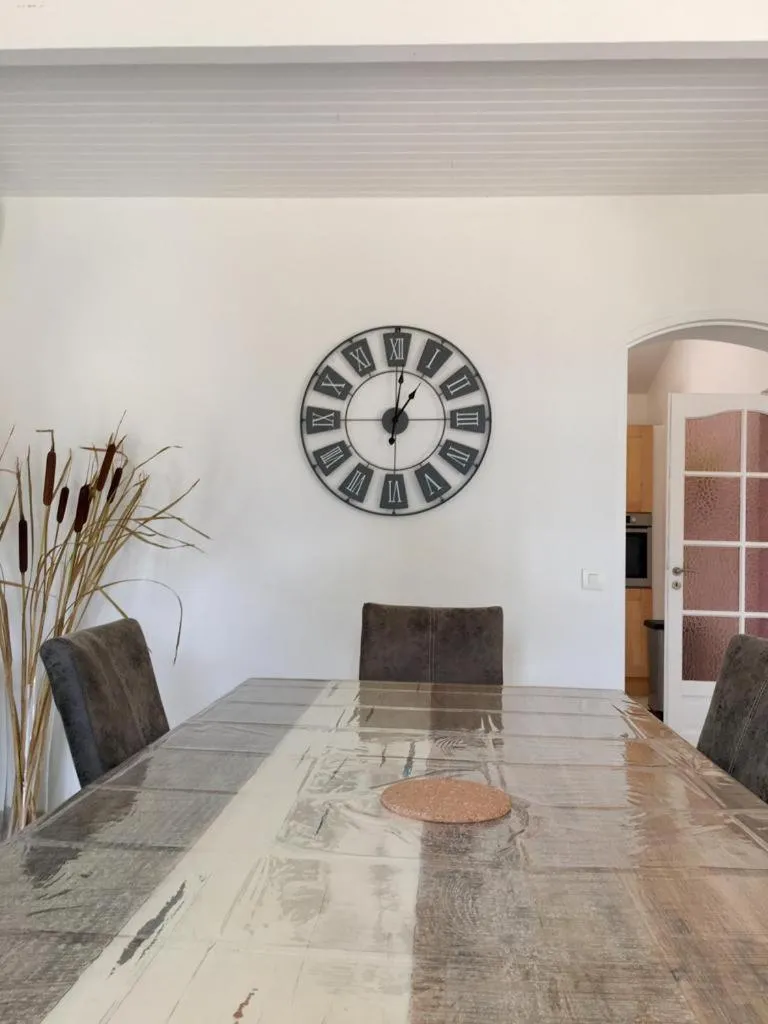 Dining area in Sous Les Pins gîtes et chambres d'hôtes