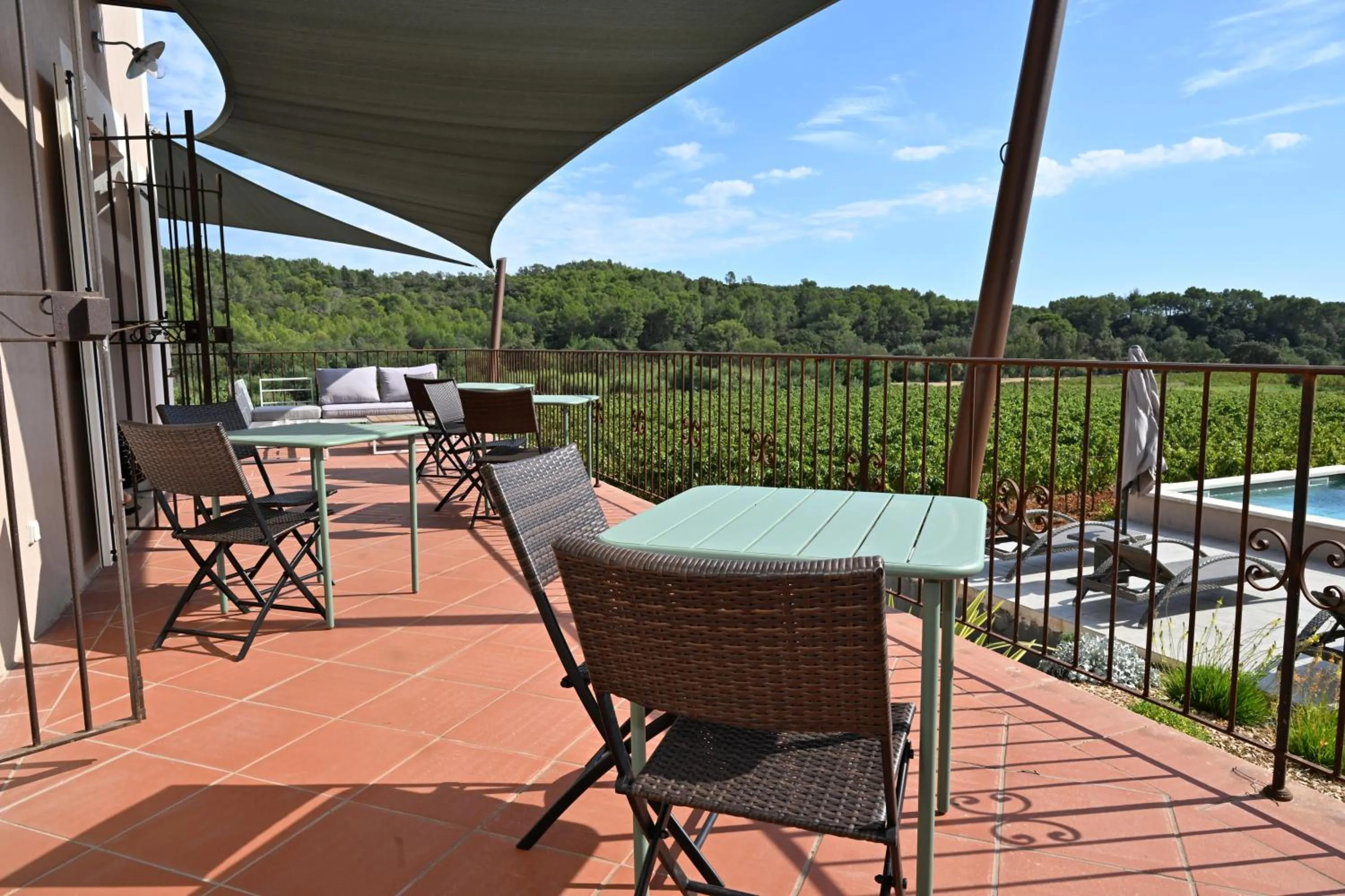 Patio in Sous Les Pins gîtes et chambres d'hôtes