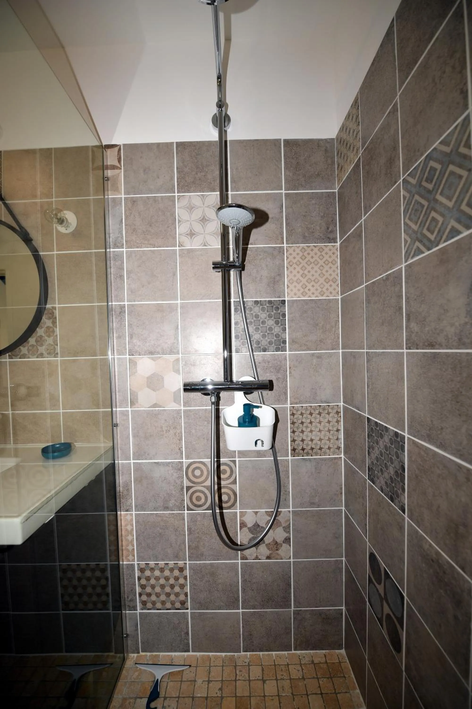 Shower in Sous Les Pins gîtes et chambres d'hôtes