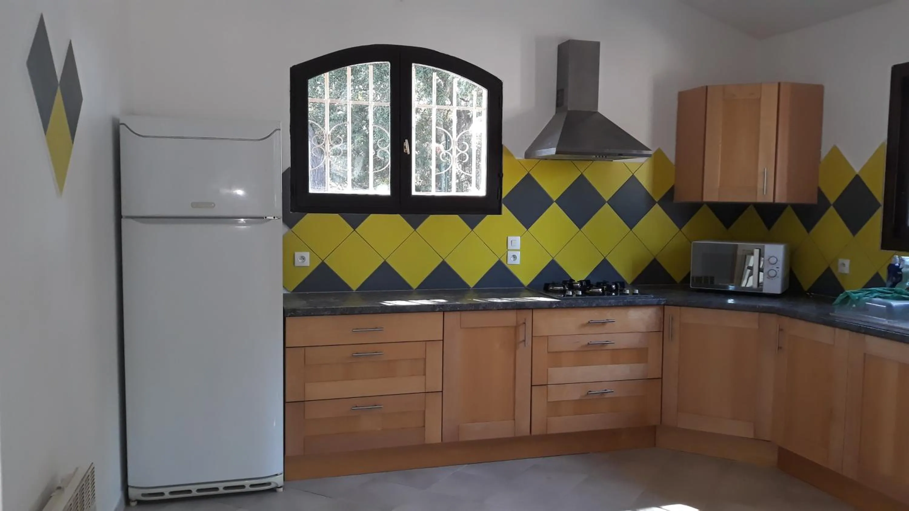 Kitchen or kitchenette in Sous Les Pins gîtes et chambres d'hôtes