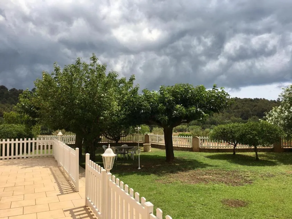 Garden in Sous Les Pins gîtes et chambres d'hôtes