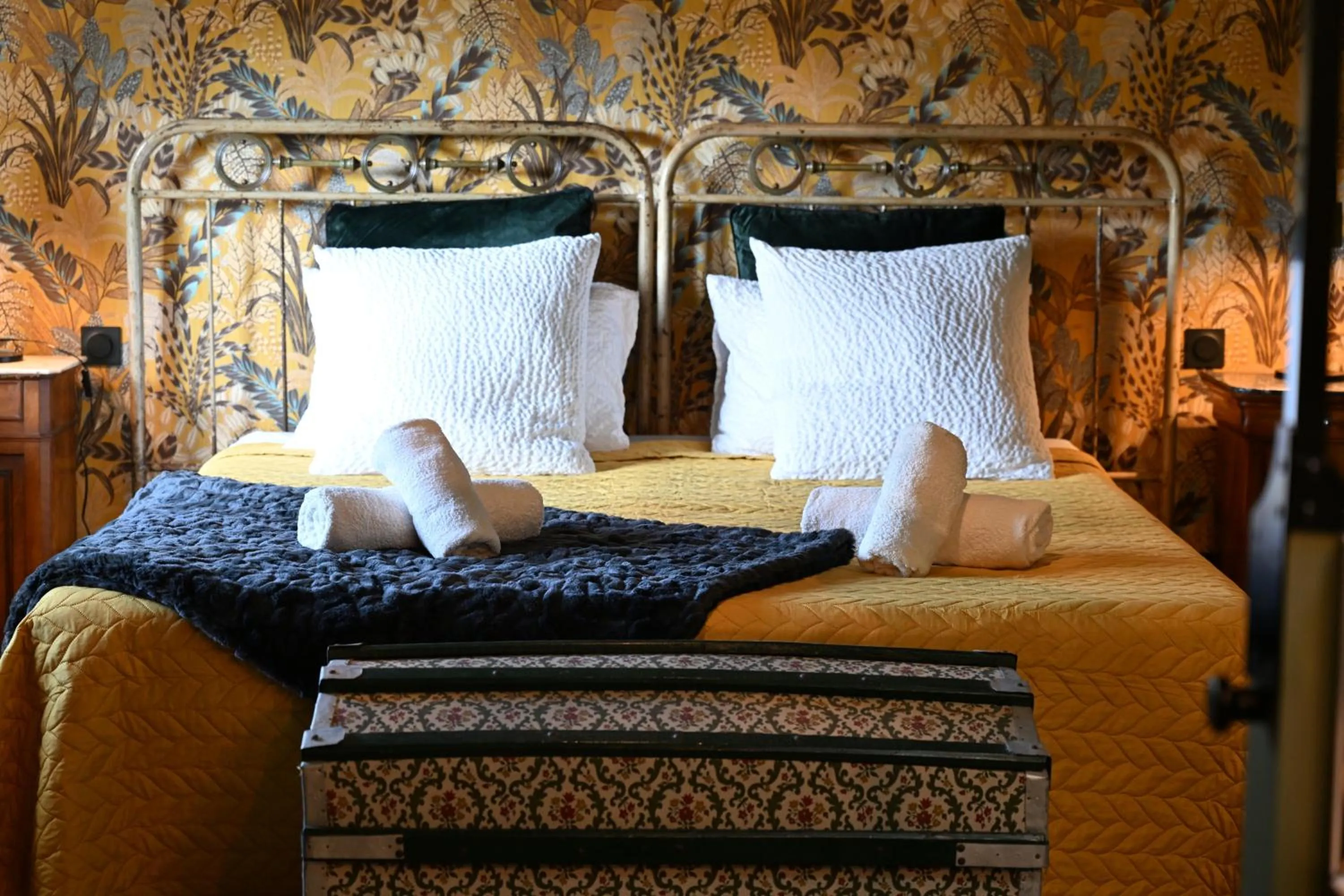 Bed in Sous Les Pins gîtes et chambres d'hôtes