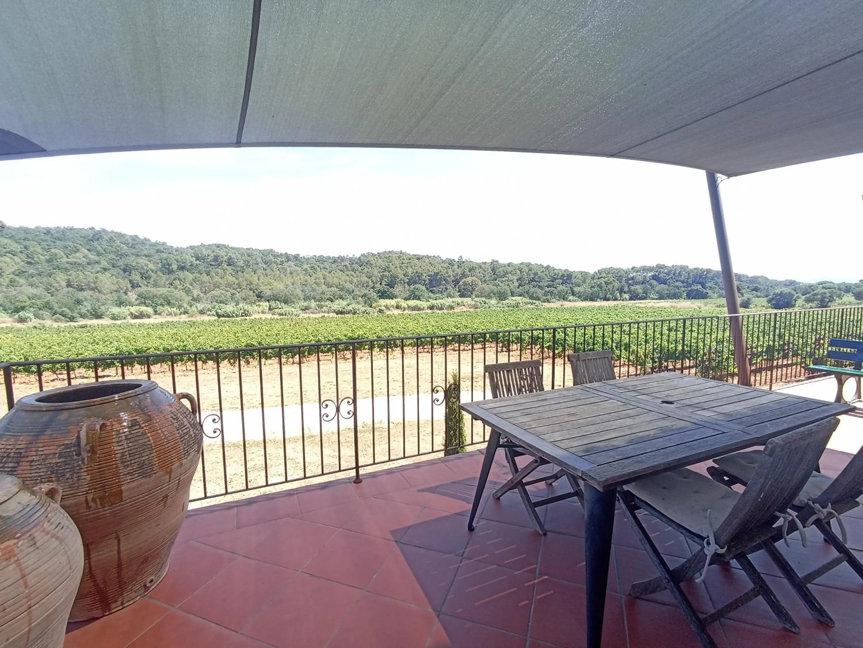 Patio in Sous Les Pins gîtes et chambres d'hôtes