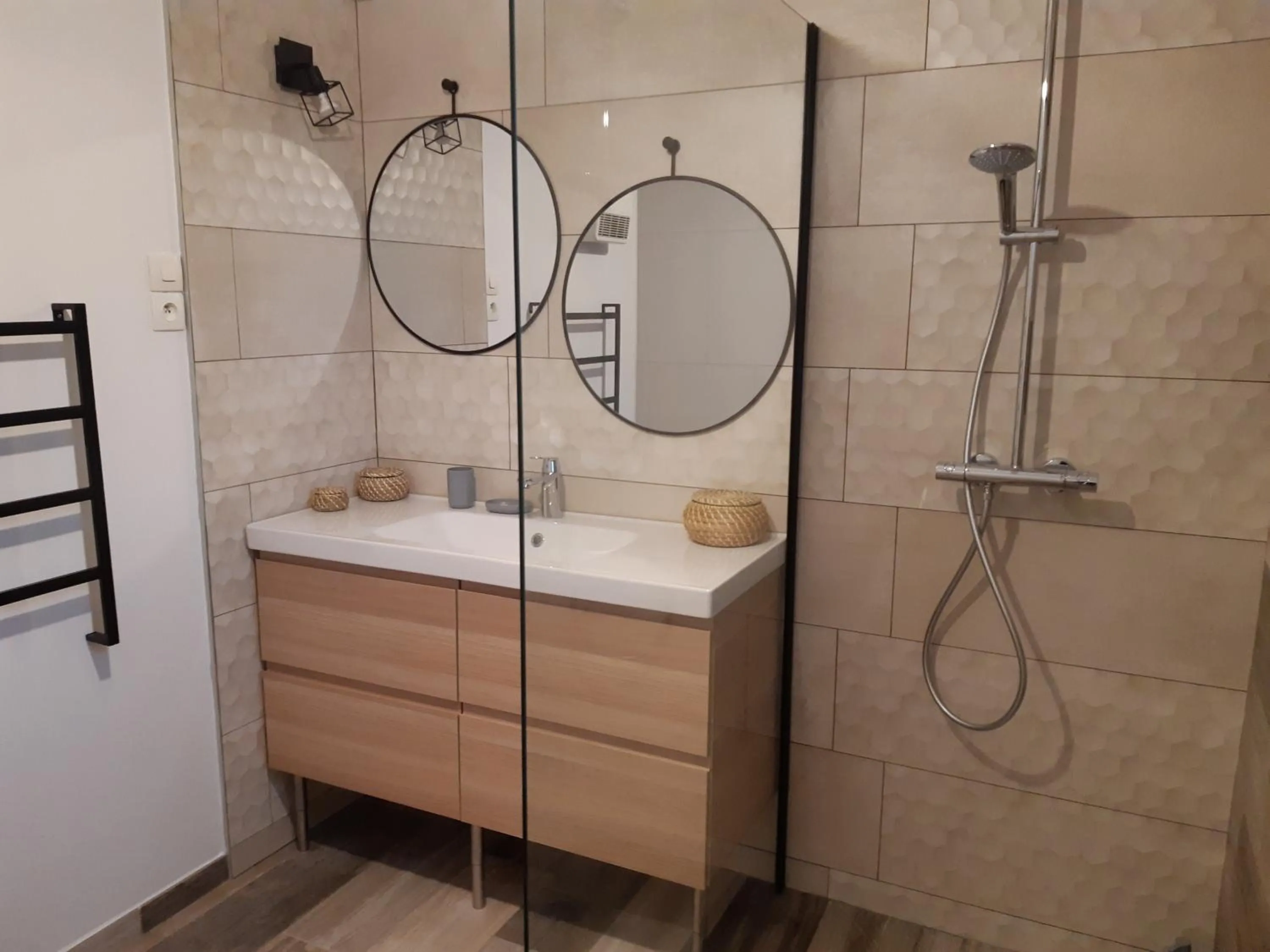 Shower in Sous Les Pins gîtes et chambres d'hôtes
