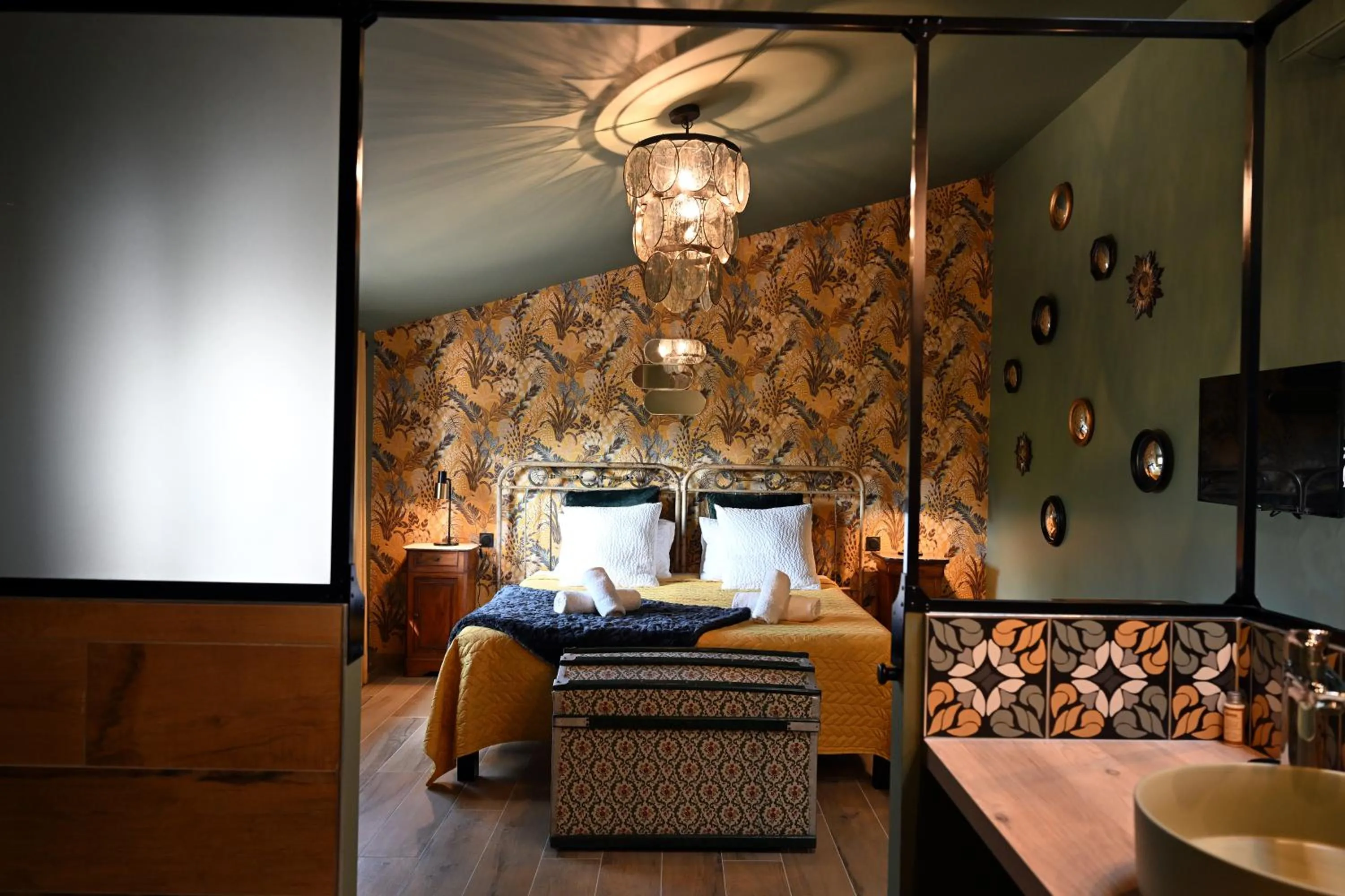 Bed in Sous Les Pins gîtes et chambres d'hôtes
