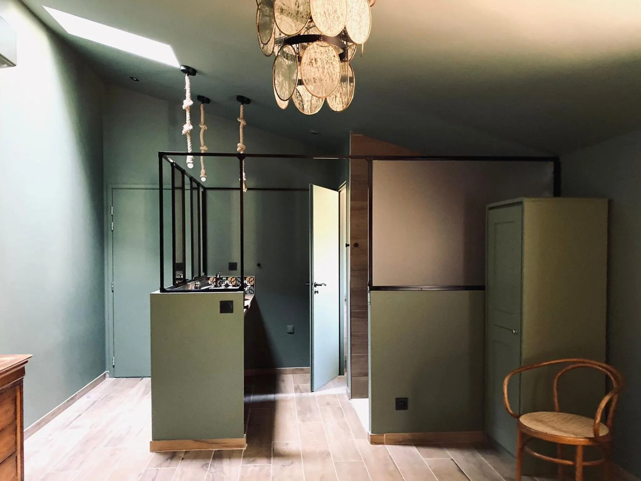 Bathroom in Sous Les Pins gîtes et chambres d'hôtes