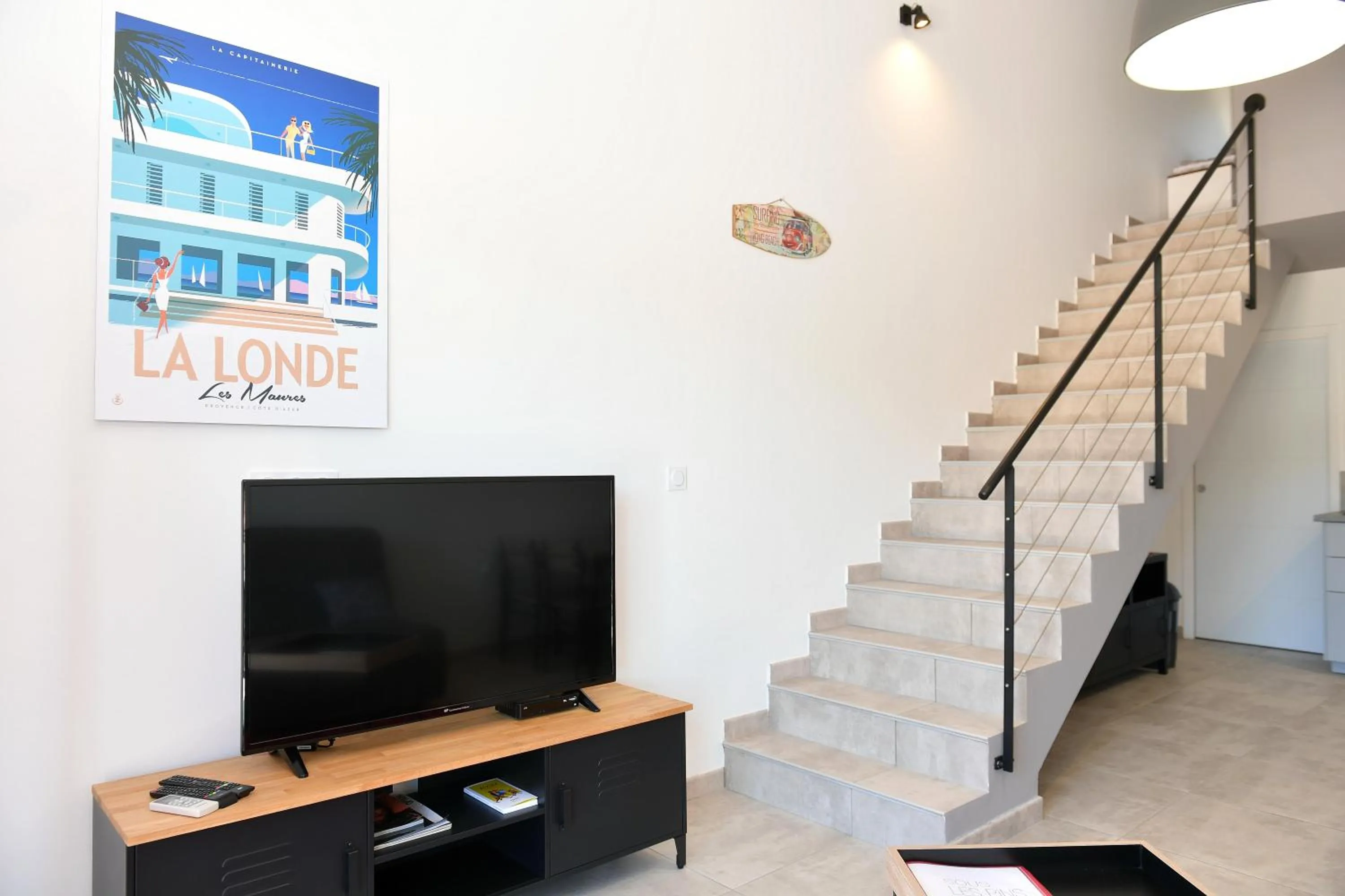TV and multimedia in Sous Les Pins gîtes et chambres d'hôtes