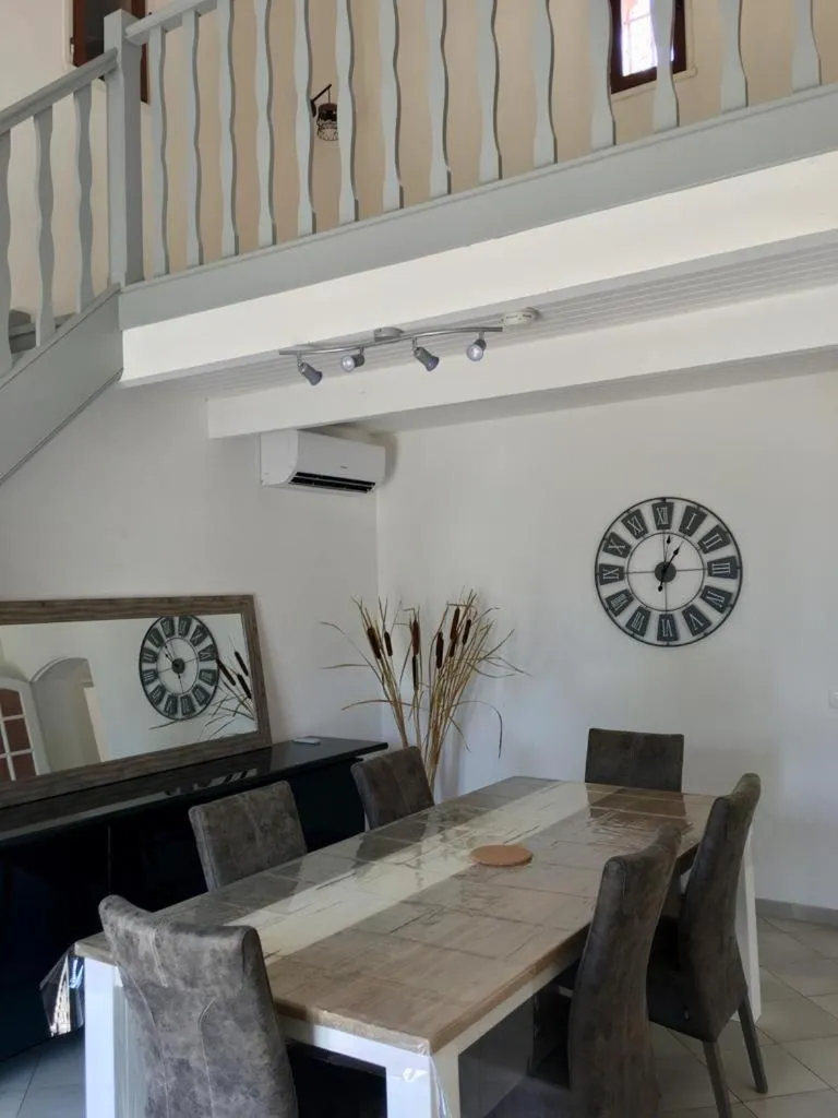 Dining area in Sous Les Pins gîtes et chambres d'hôtes