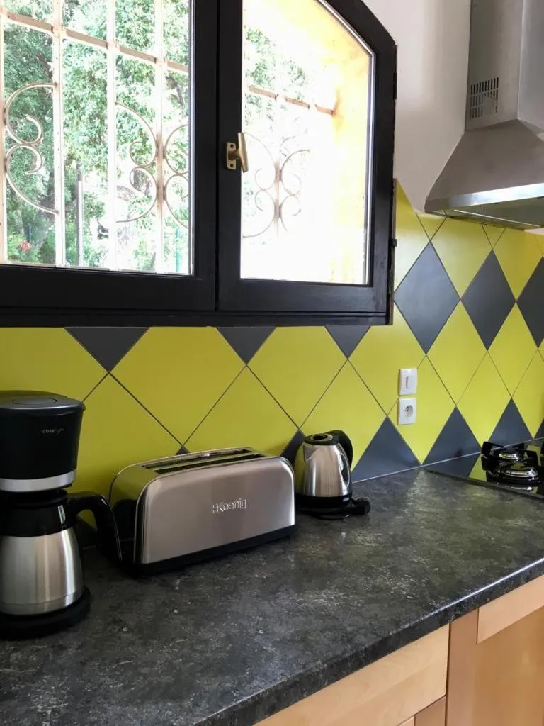 Coffee/tea facilities in Sous Les Pins gîtes et chambres d'hôtes