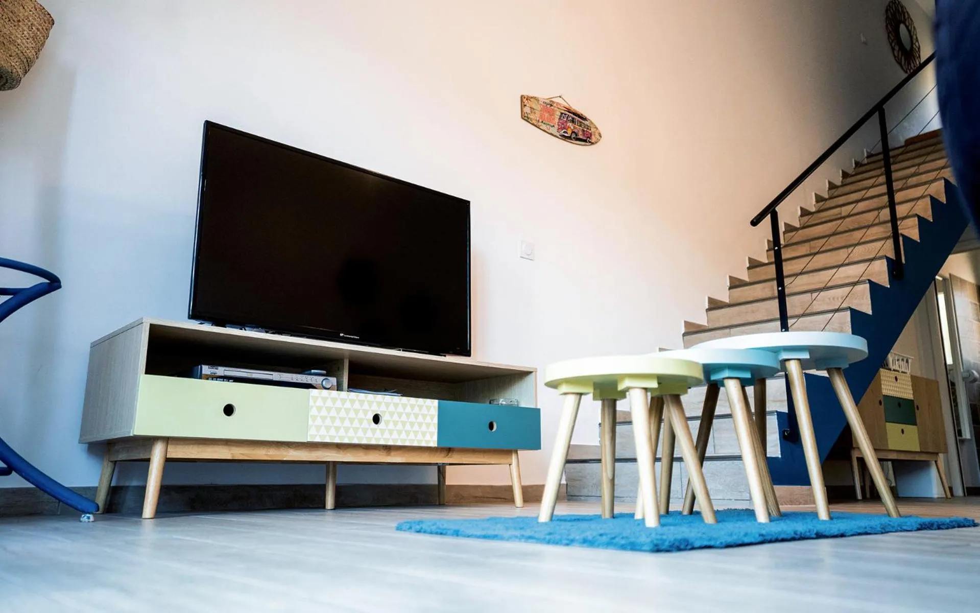 TV and multimedia in Sous Les Pins gîtes et chambres d'hôtes