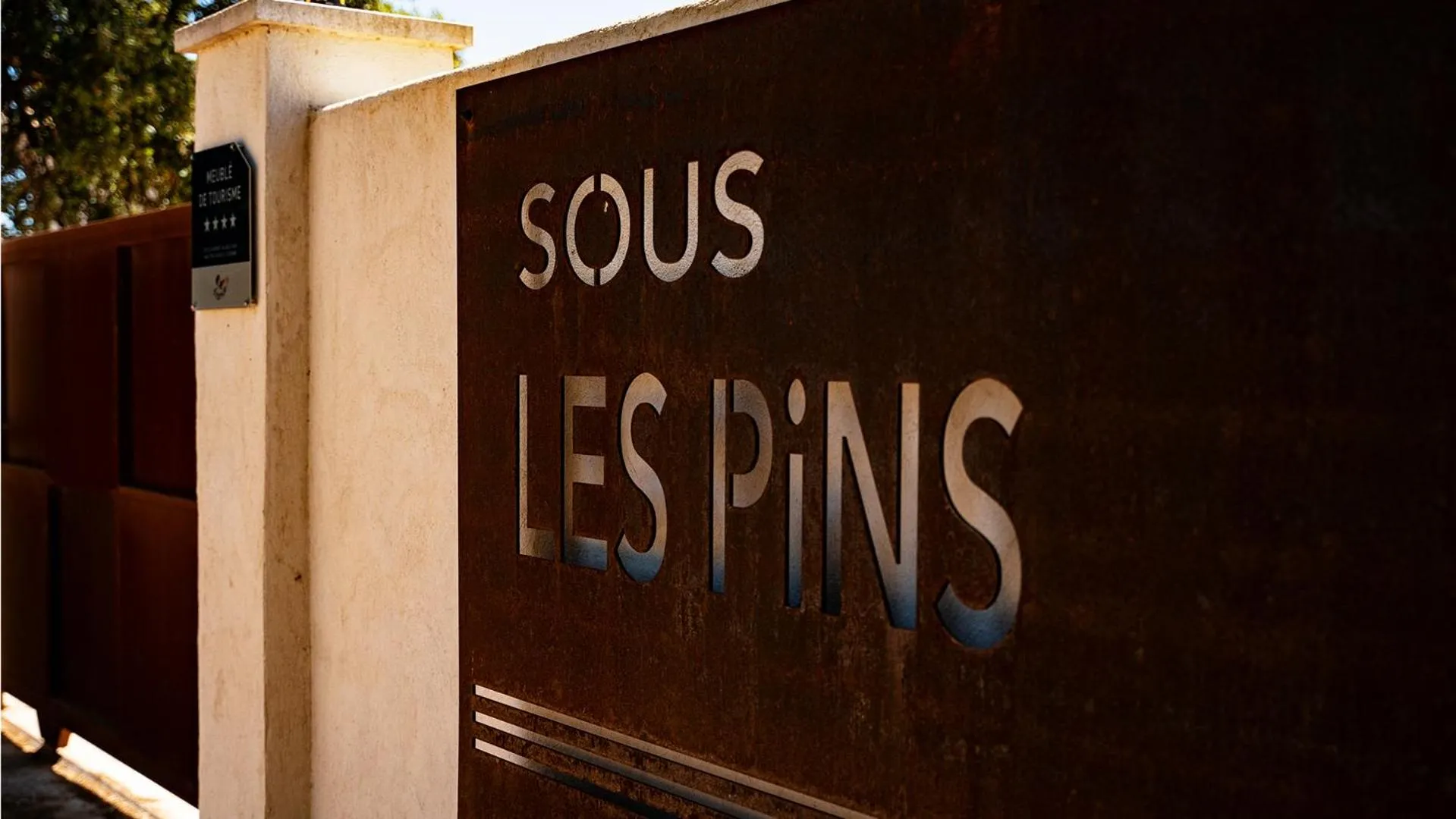 Logo/Certificate/Sign in Sous Les Pins gîtes et chambres d'hôtes