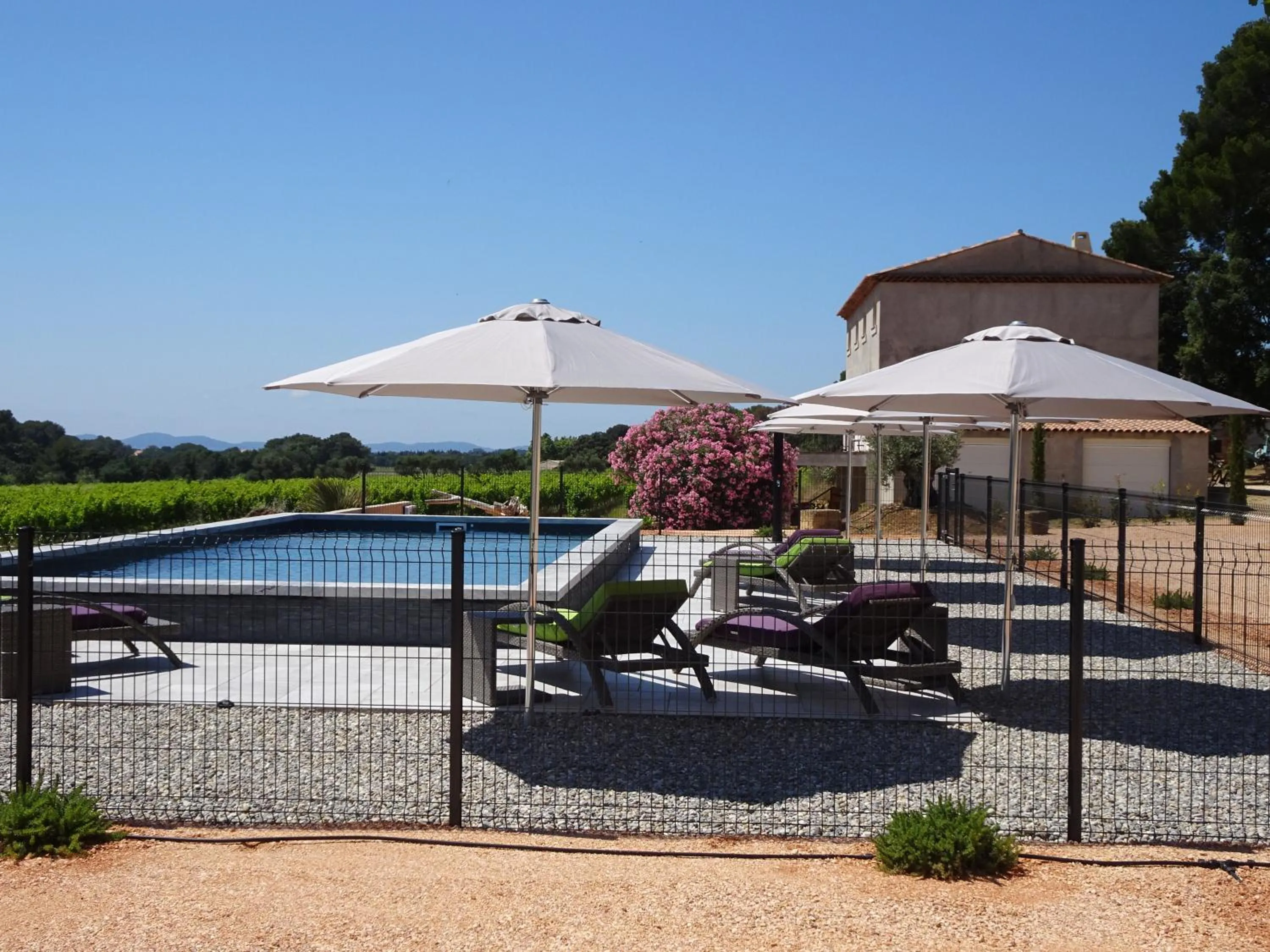 Patio in Sous Les Pins gîtes et chambres d'hôtes