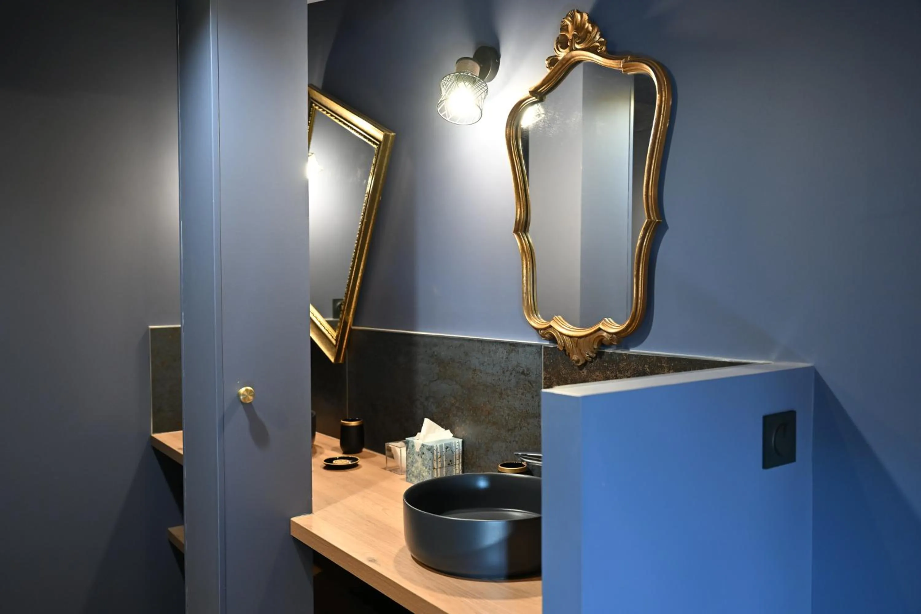 Bathroom in Sous Les Pins gîtes et chambres d'hôtes