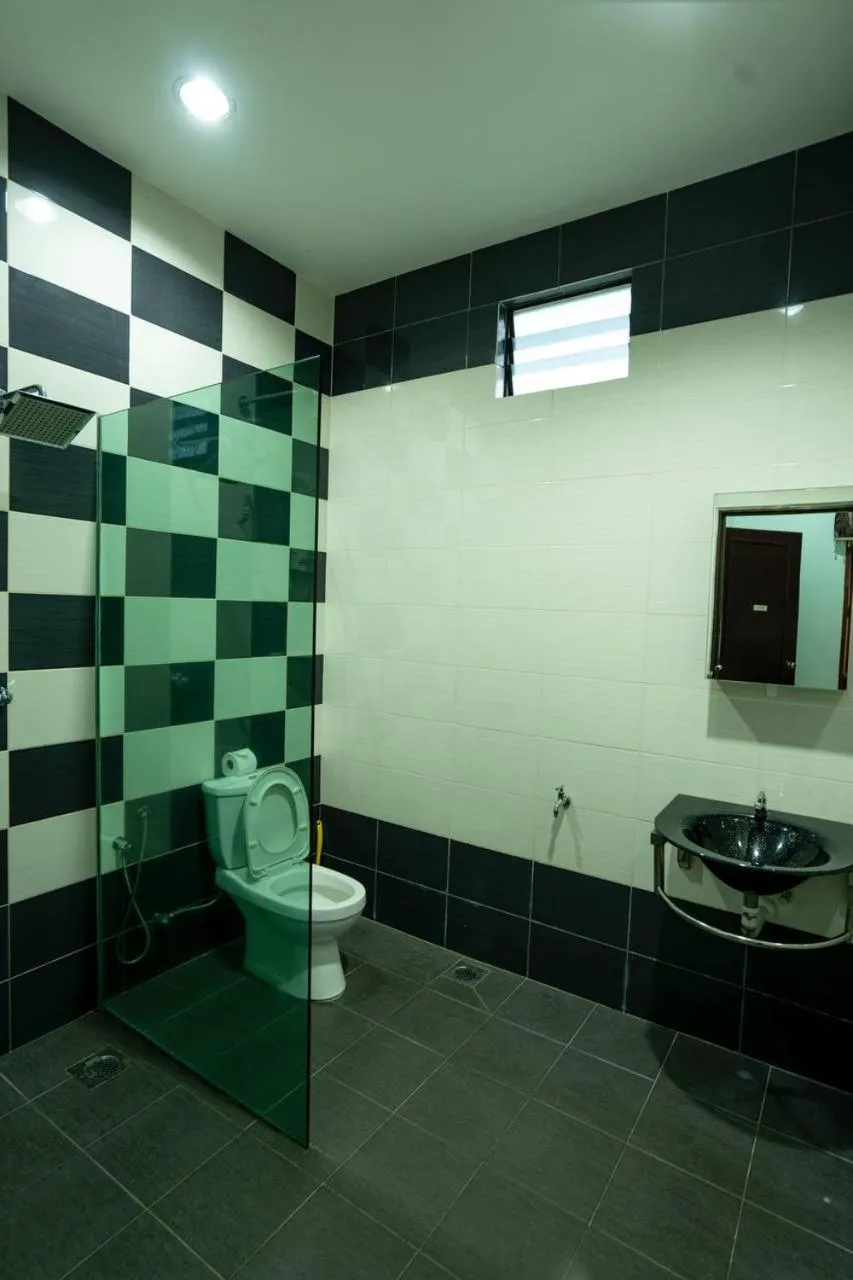 Shower in Padimas Villa @Datai Valley