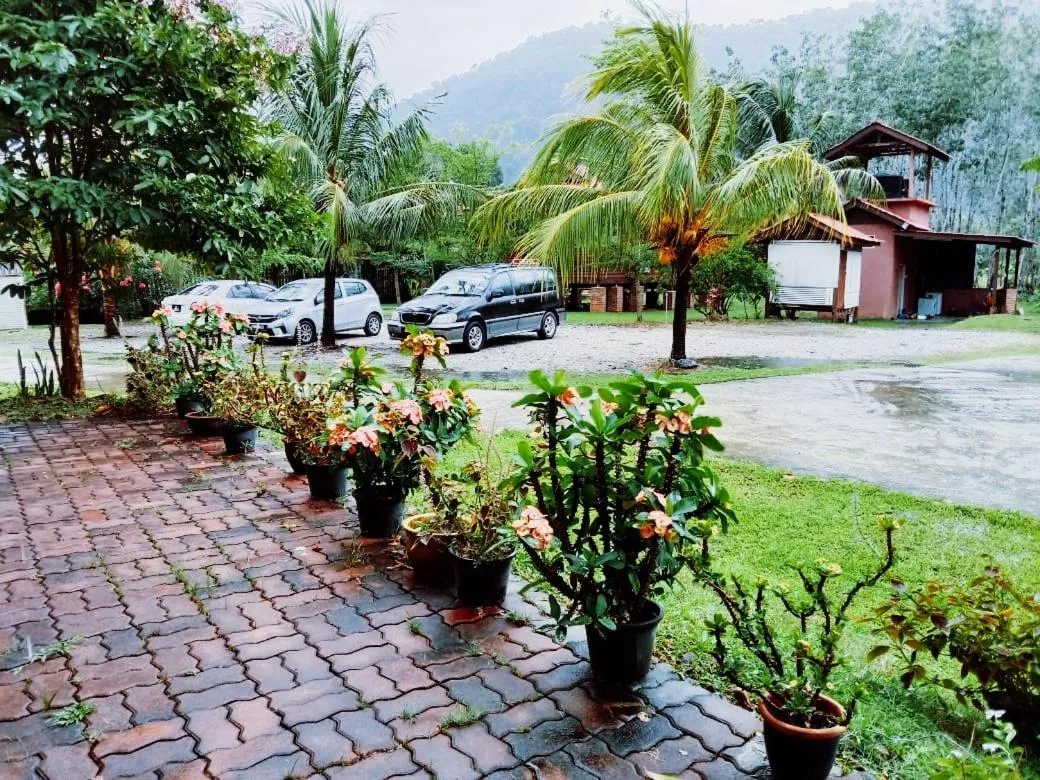 Parking in Padimas Villa @Datai Valley