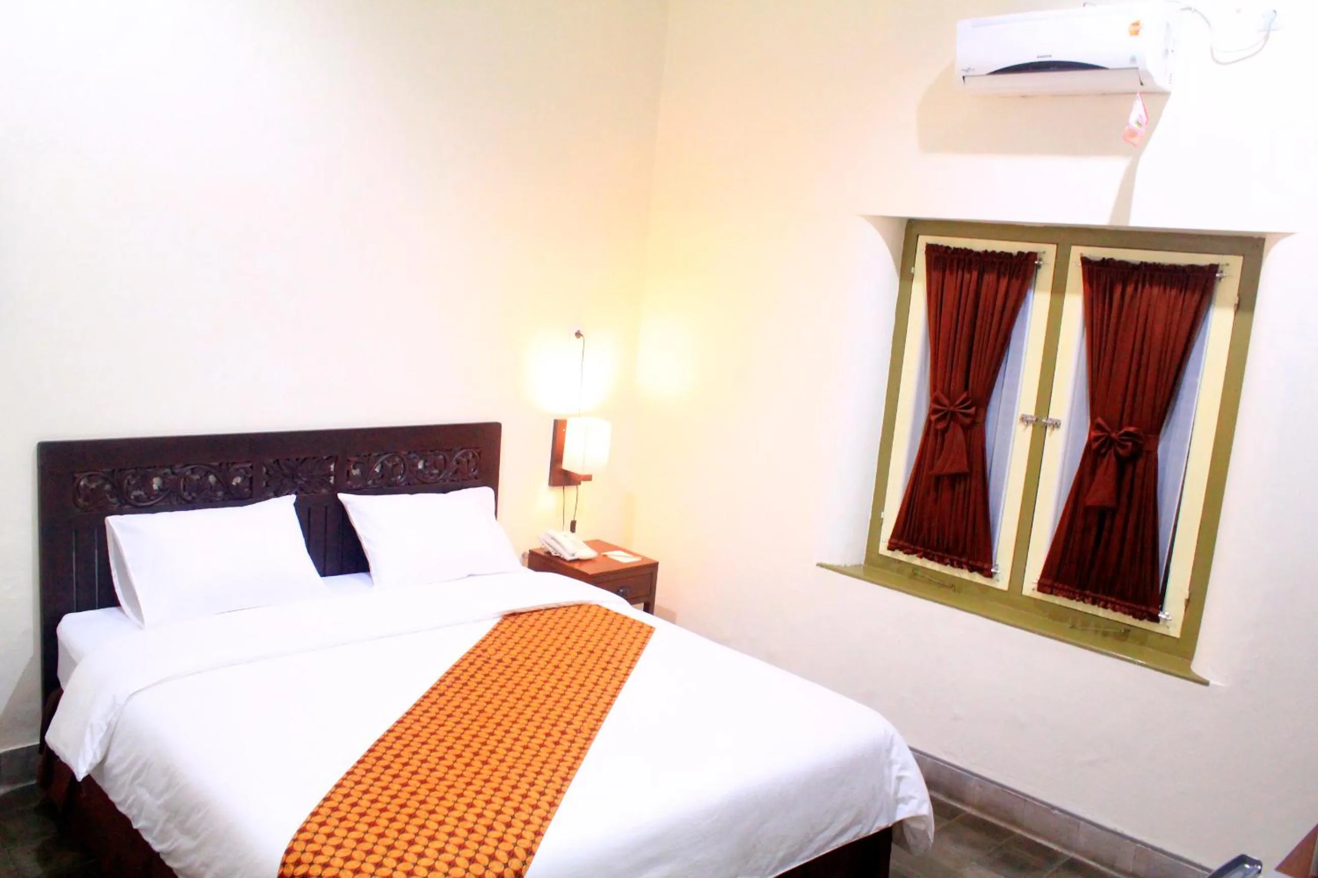 Bed in The Kresna Hotel