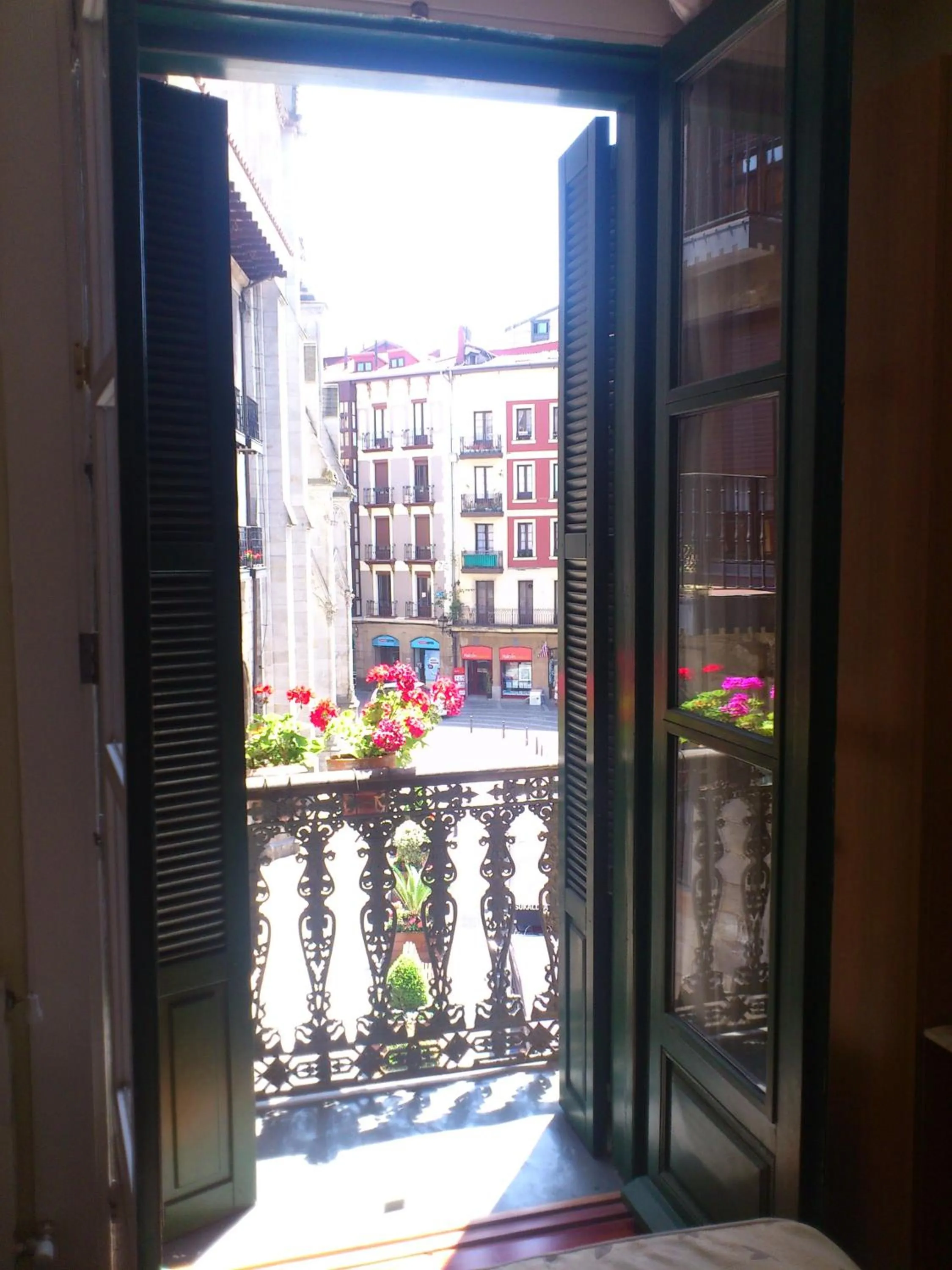 Facade/entrance in Roquefer Bilbao Central Rooms